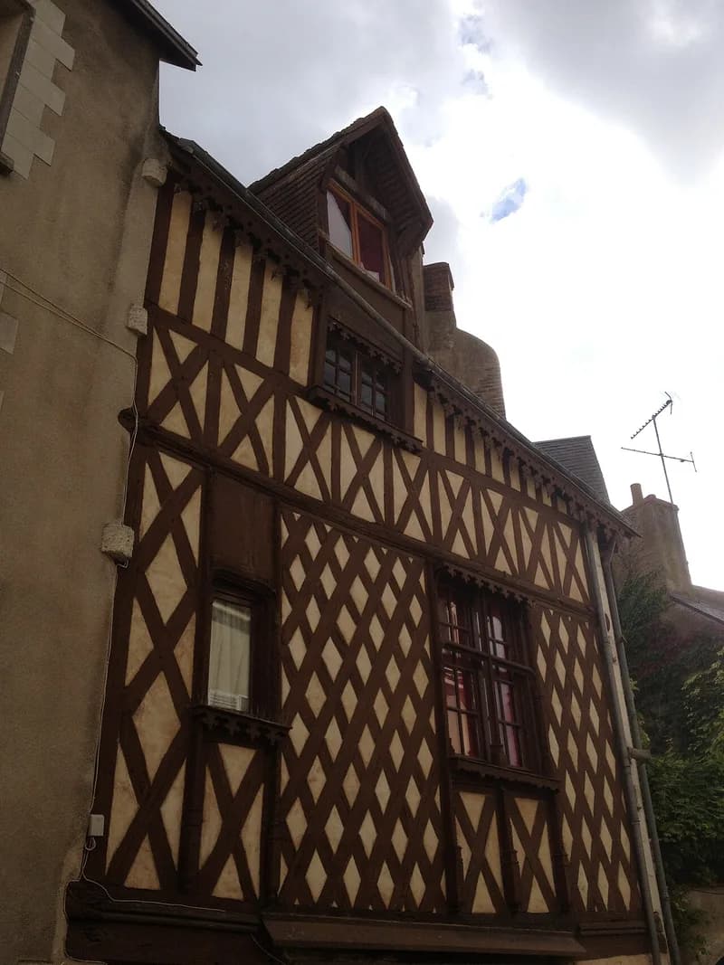 Façade et cour sculptées Renaissance