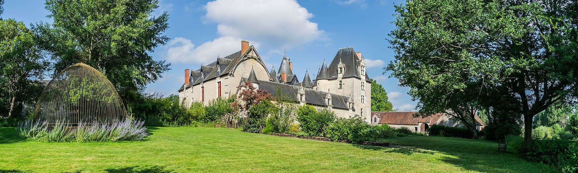 Château de Fougères-sur-Bièvre (Fougères-sur-Bièvre) Château de Fougères-sur-Bièvre — château à Fougères-sur-Bièvre, Loir-et-Cher, façade, classé mh