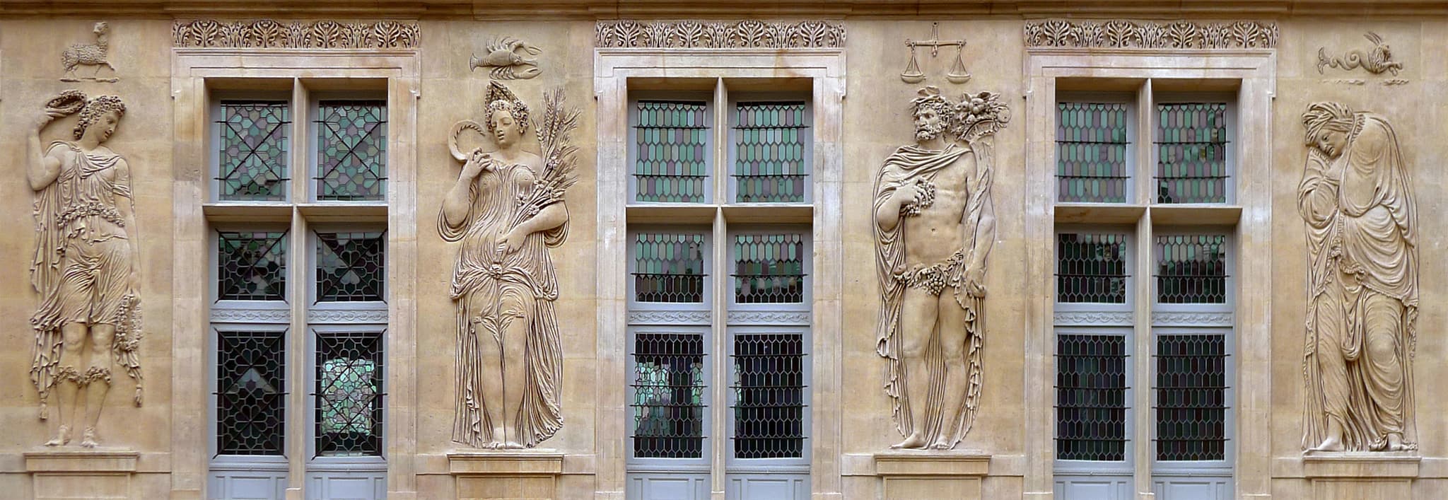 Bas-reliefs de la façade du Louvre (Henri II)