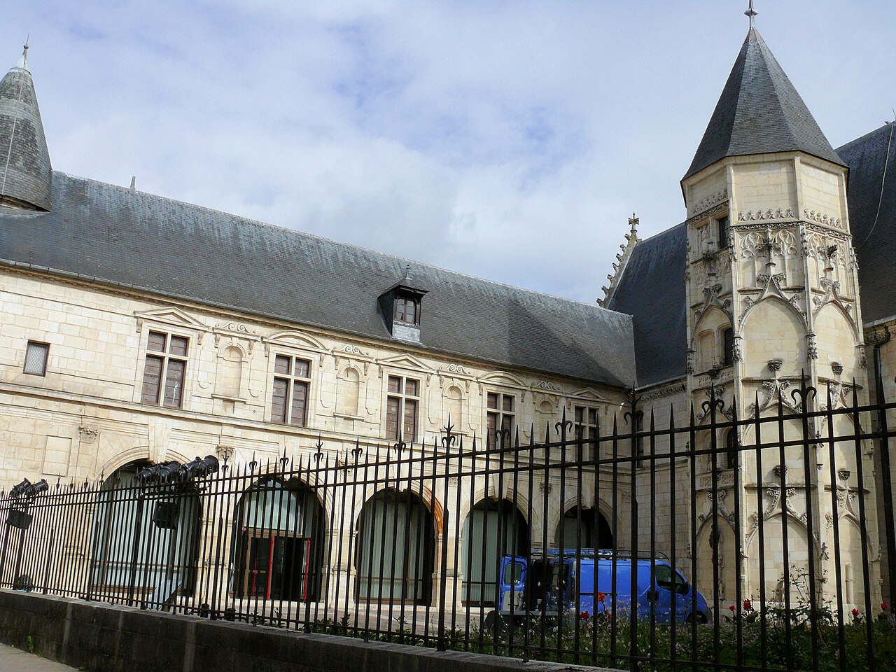 Hôtel des Échevins (Musée Estève)