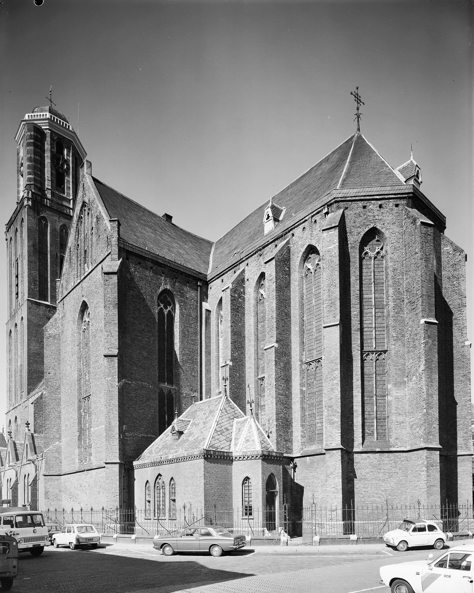 Basiliek van Onze-Lieve-Vrouw-ten-Hemelopneming (tour dite « Peperbus »)