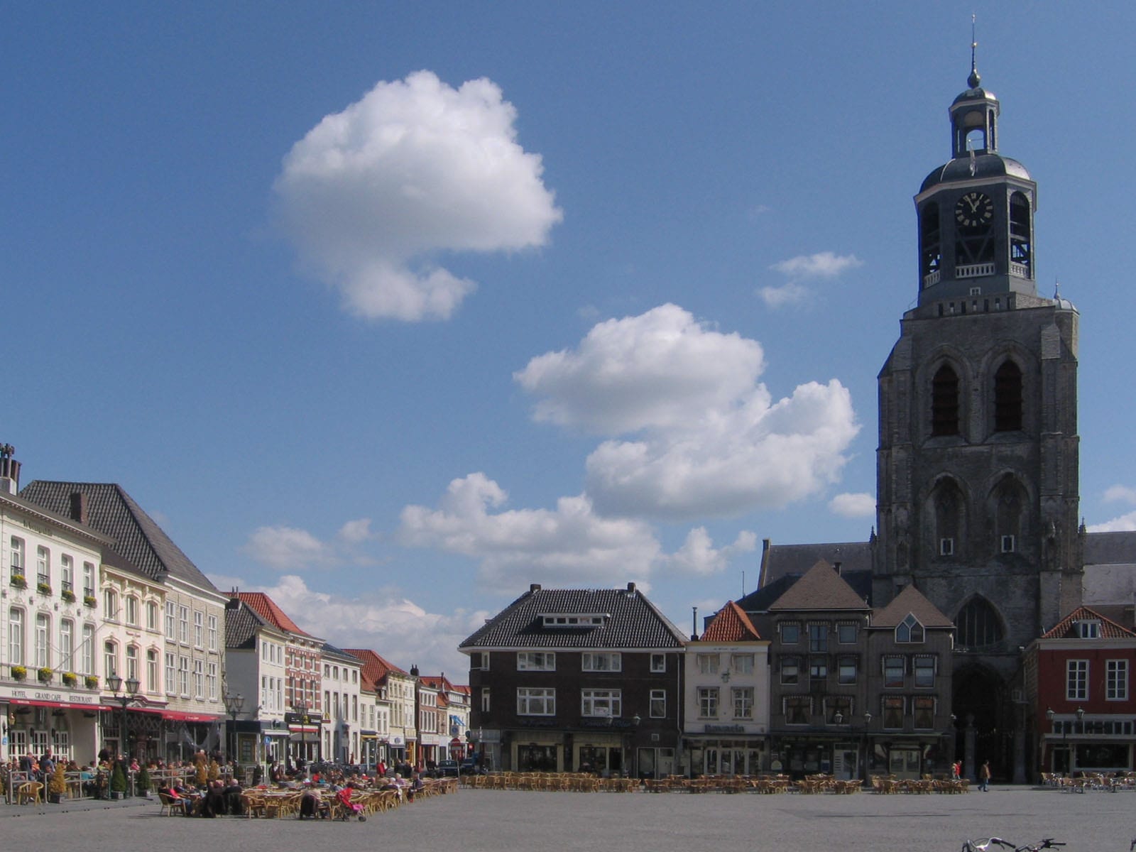 Sint-Gertrudiskerk (kerktoren « de Peperbus »)