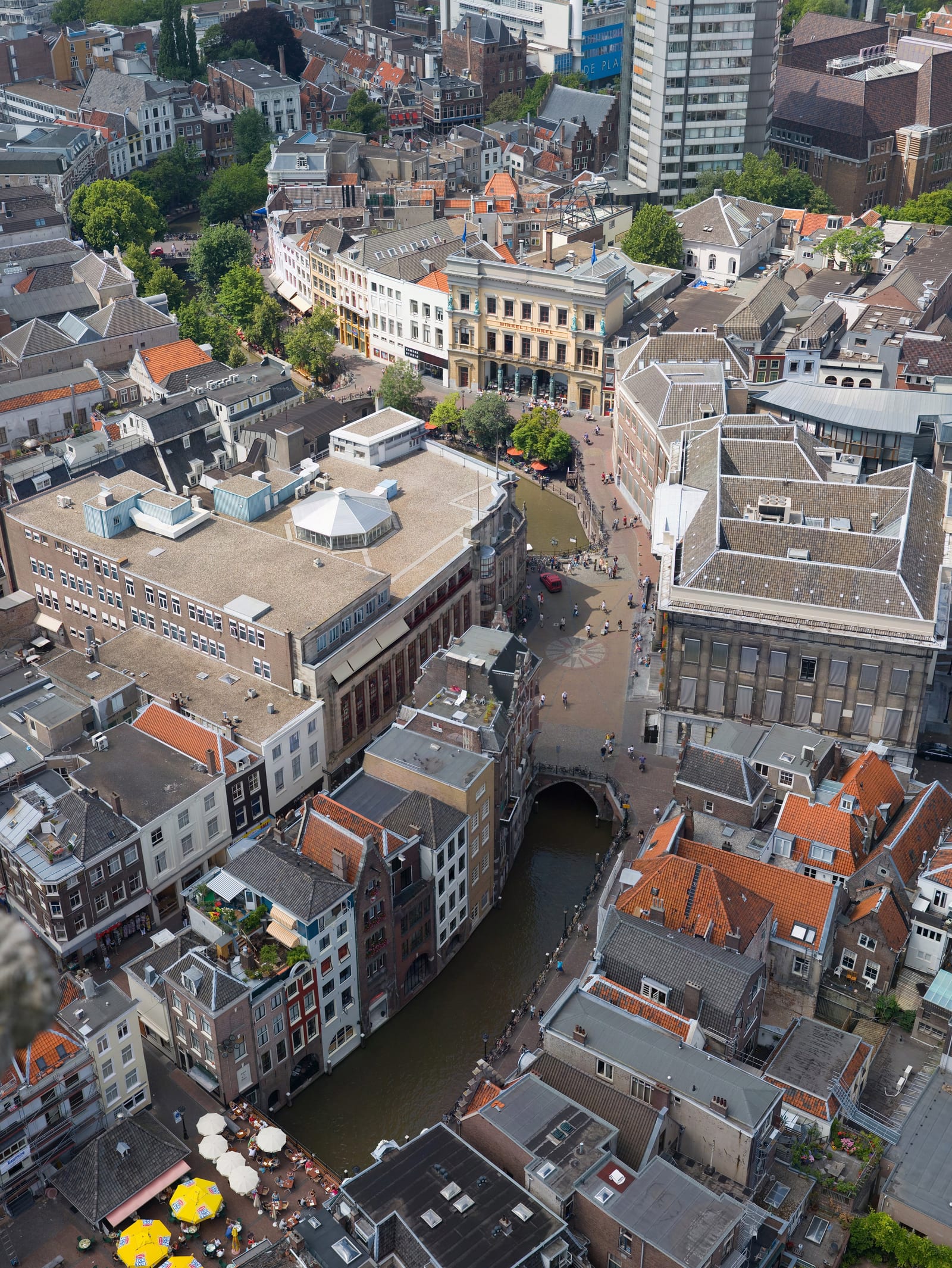 Oudegracht met werfkelders