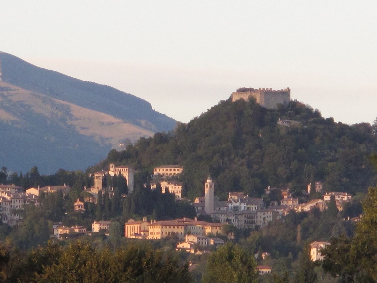 Vue de Asolo et la cour de Caterina Cornaro