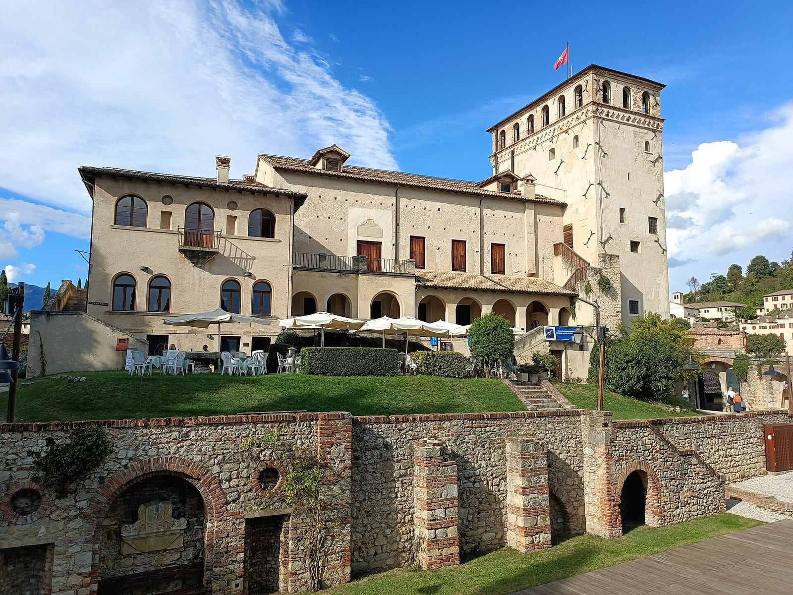 Vue de Asolo et la cour de Caterina Cornaro