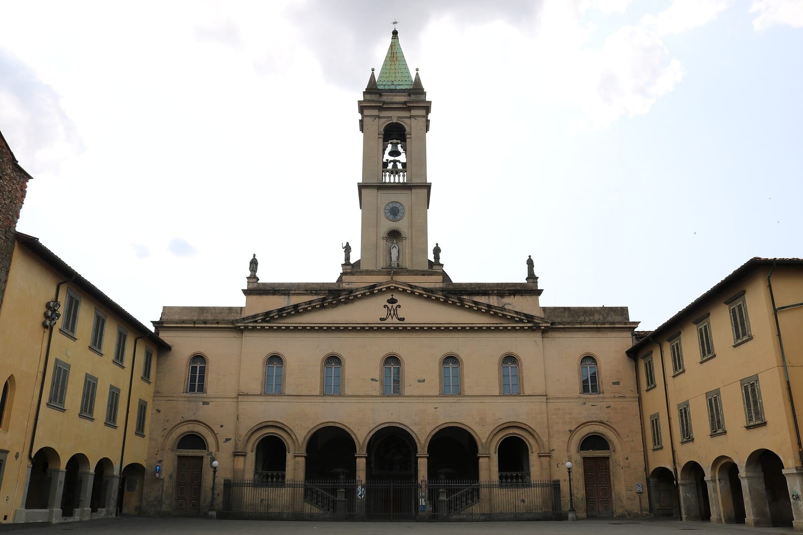Façade de La Basilique Santa Maria delle Grazie à San Giovanni Valdarno (patrie de Masaccio)