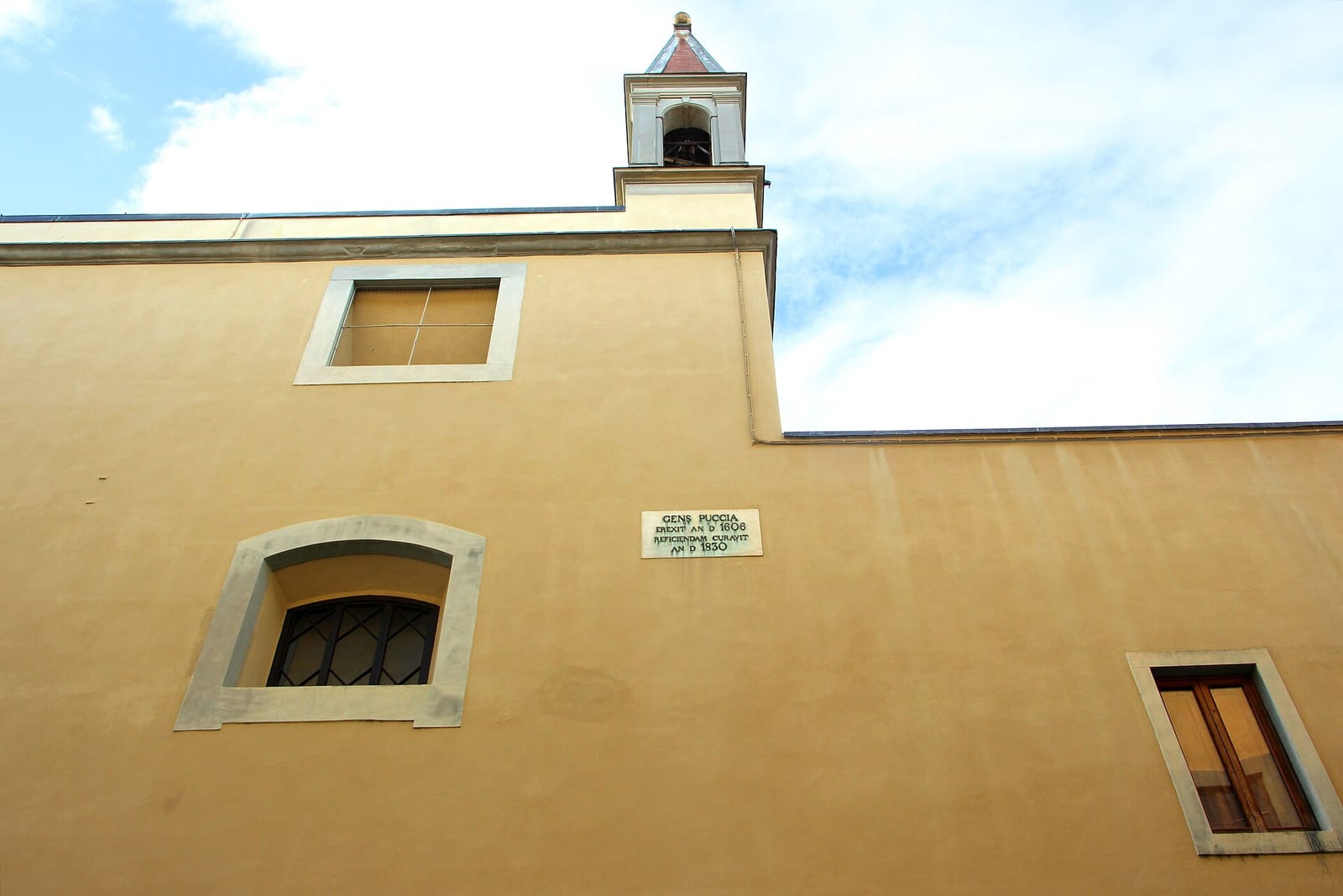 Façade de La Basilique de la Santissima Annunziata