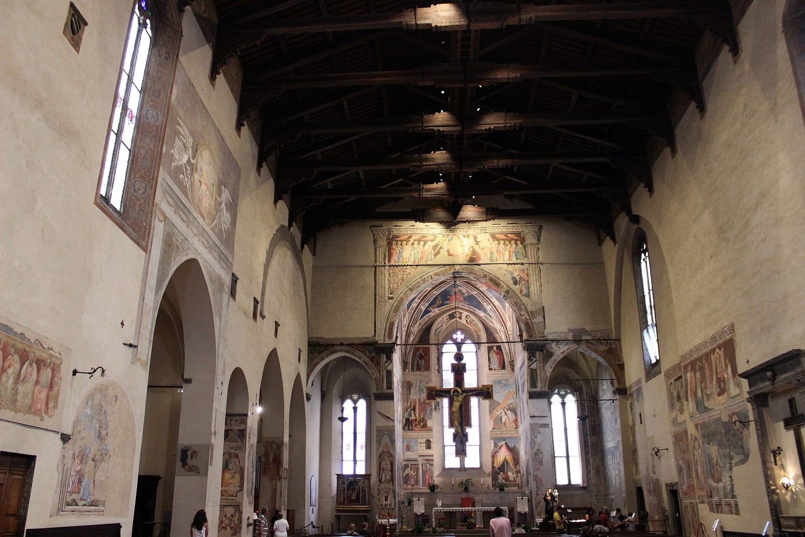 Intérieur de San Francesco d'Arezzo et les fresques de Piero della Francesca