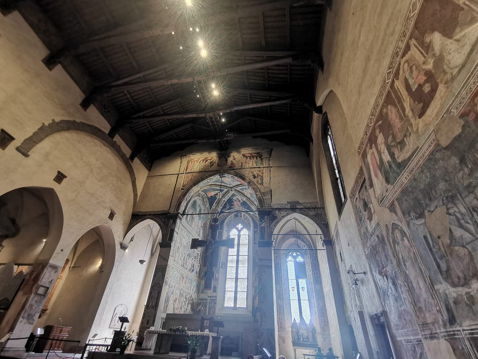 Vue de San Francesco d'Arezzo et les fresques de Piero della Francesca