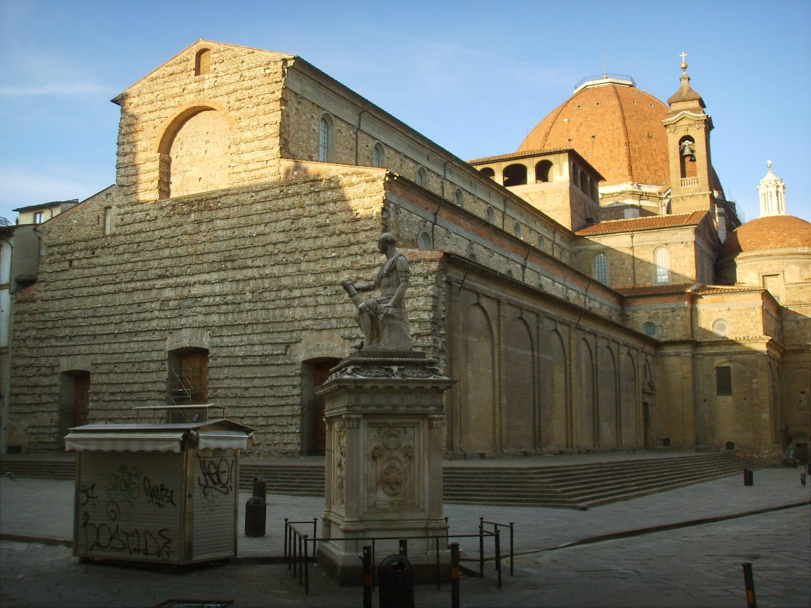 Façade de San Lorenzo et les Chapelles des Médicis