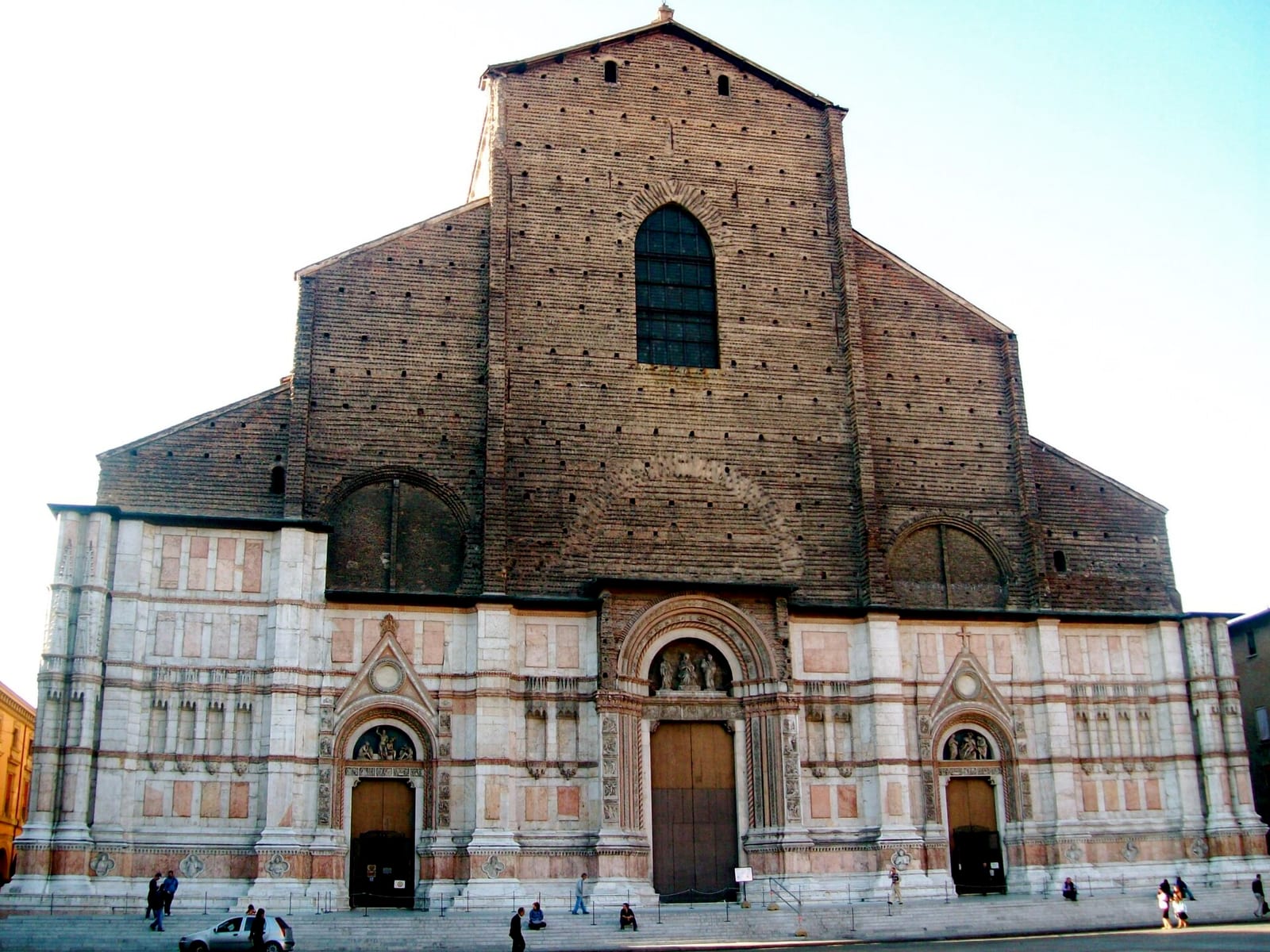 Façade de La Basilique San Petronio à Bologne