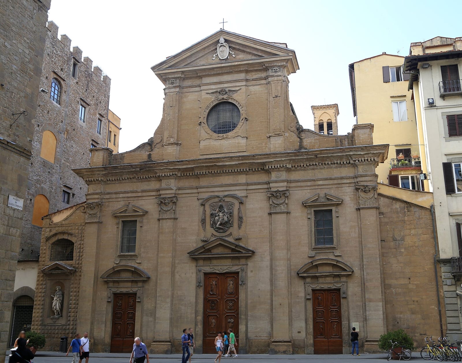 Façade de La Basilique Santa Trinita