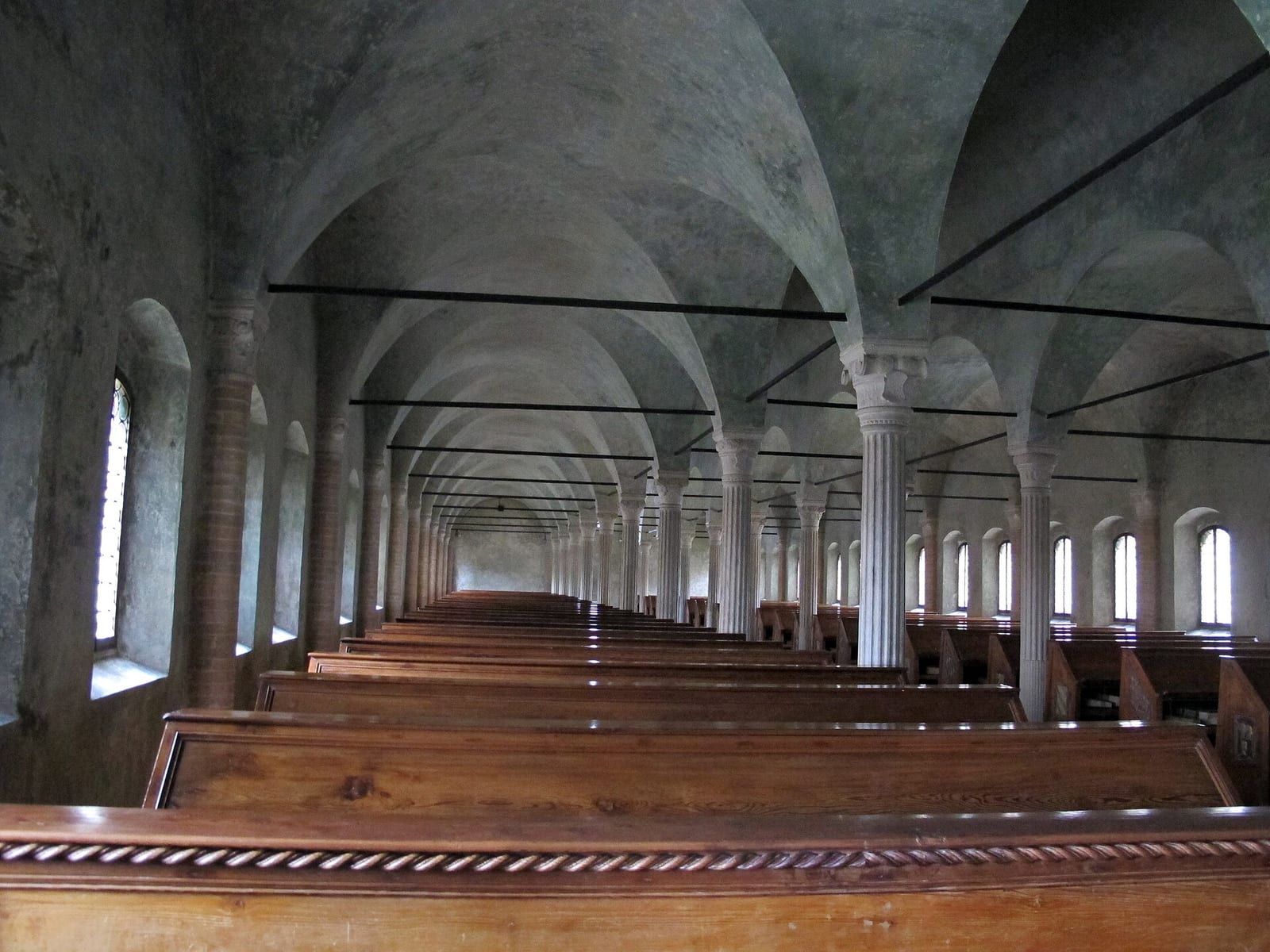 Intérieur de La Biblioteca Malatestiana à Cesena