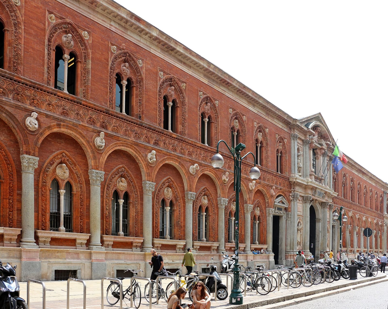 Façade de La Ca' Granda (Ospedale Maggiore) à Milan