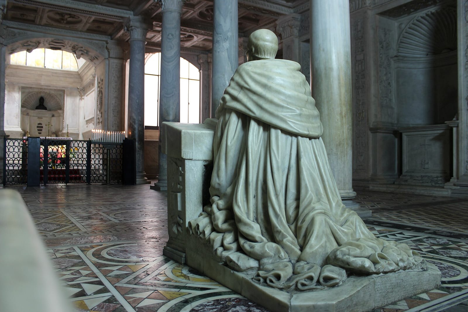 Intérieur de La Chapelle du Succorpo dans le Duomo de Naples
