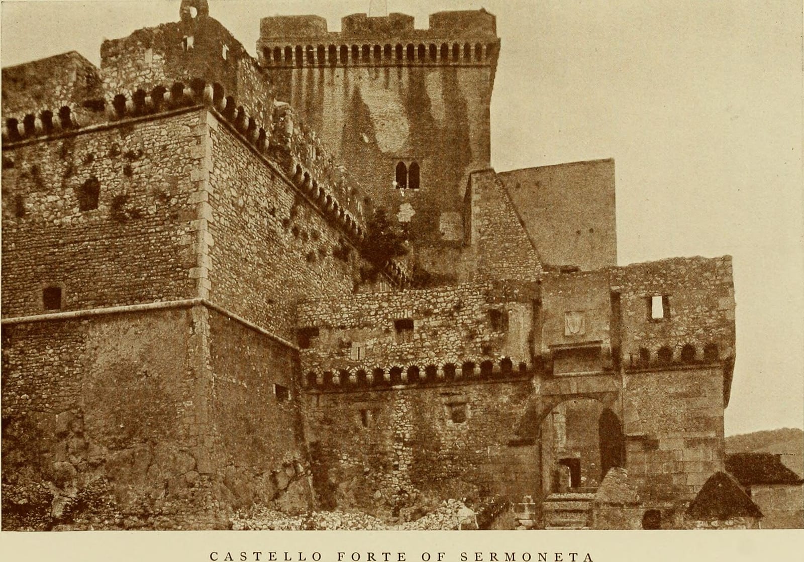 Le Castello Caetani à Sermoneta dans son environnement