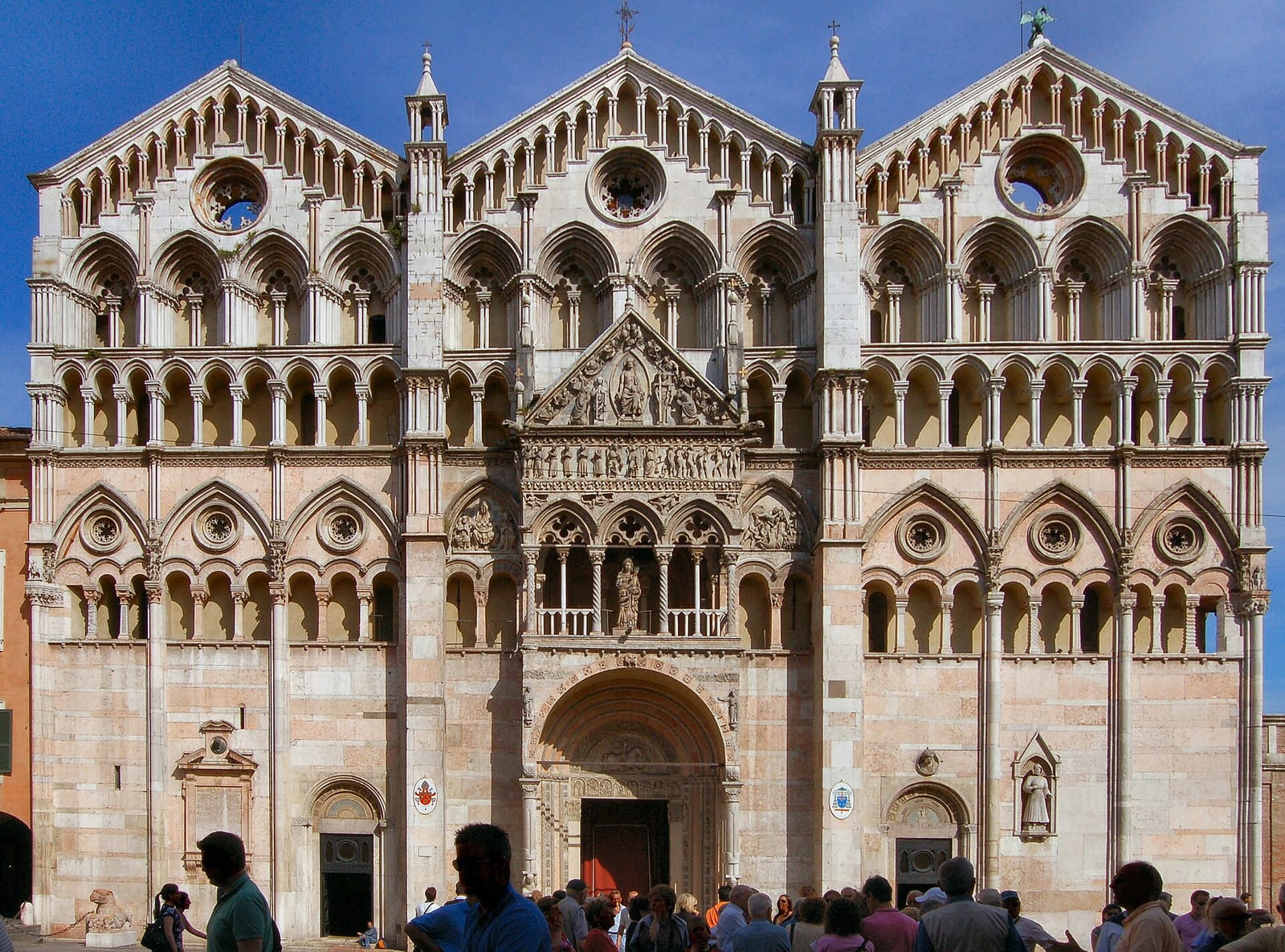 Façade de La Cathédrale de Ferrare (Duomo)