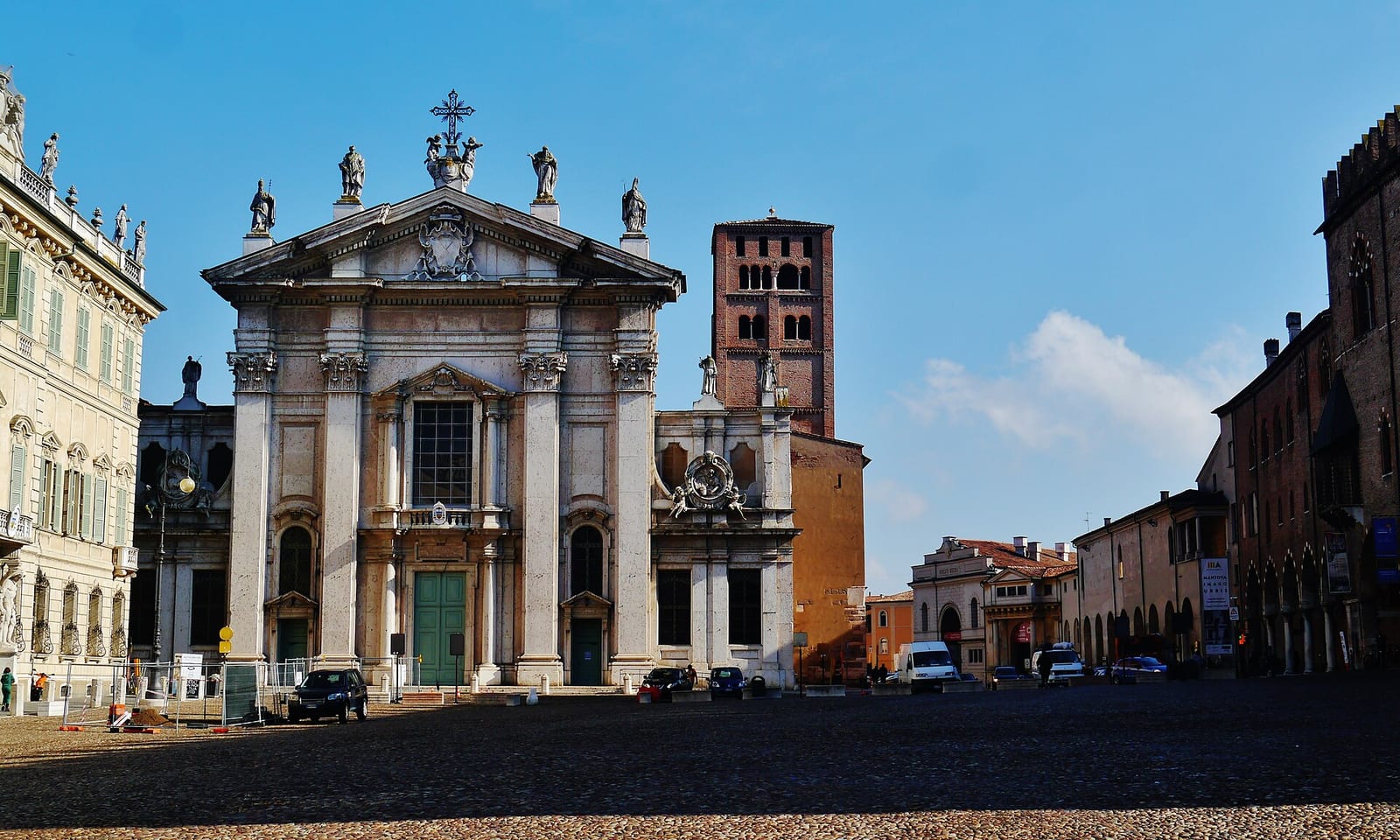 Façade de La Cathédrale de Mantoue (Duomo)