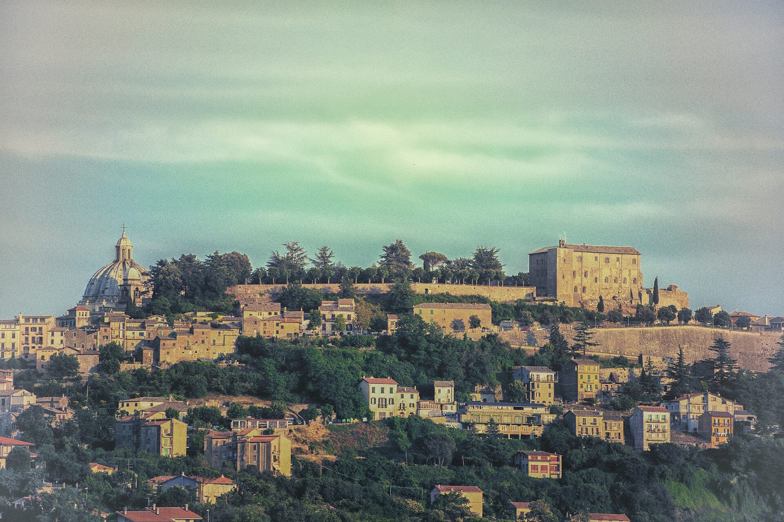 Vue de La Cathédrale Sainte-Marguerite de Montefiascone
