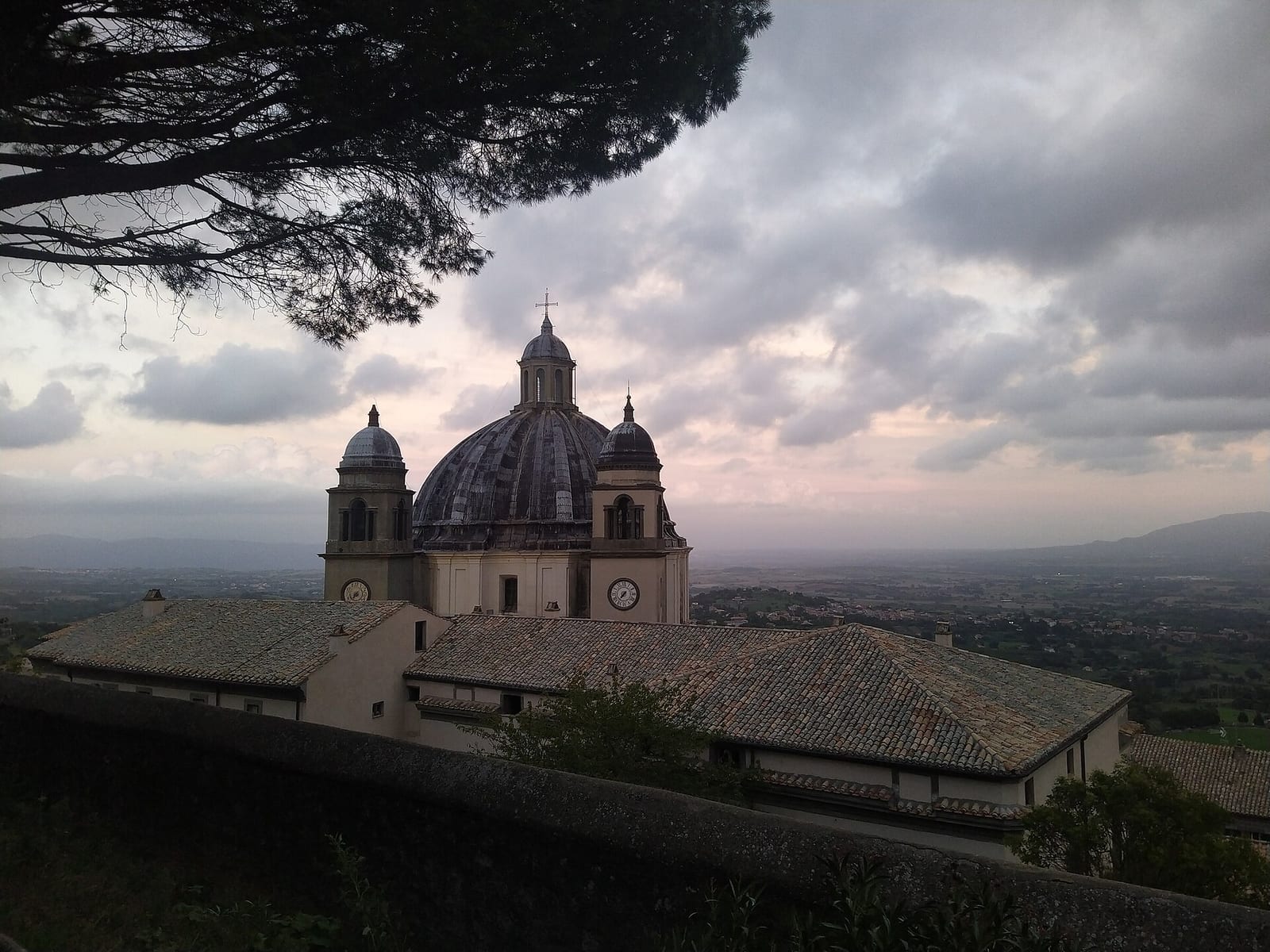 Vue de La Cathédrale Sainte-Marguerite de Montefiascone