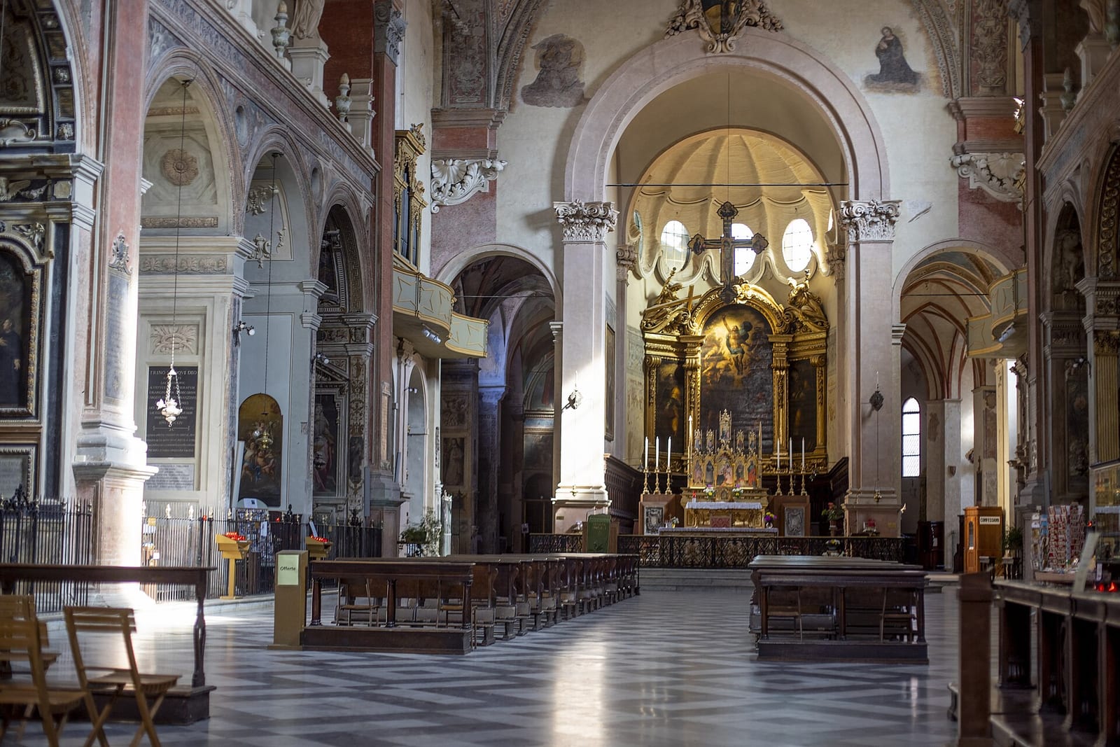Intérieur de La Chapelle Bentivoglio à Bologne
