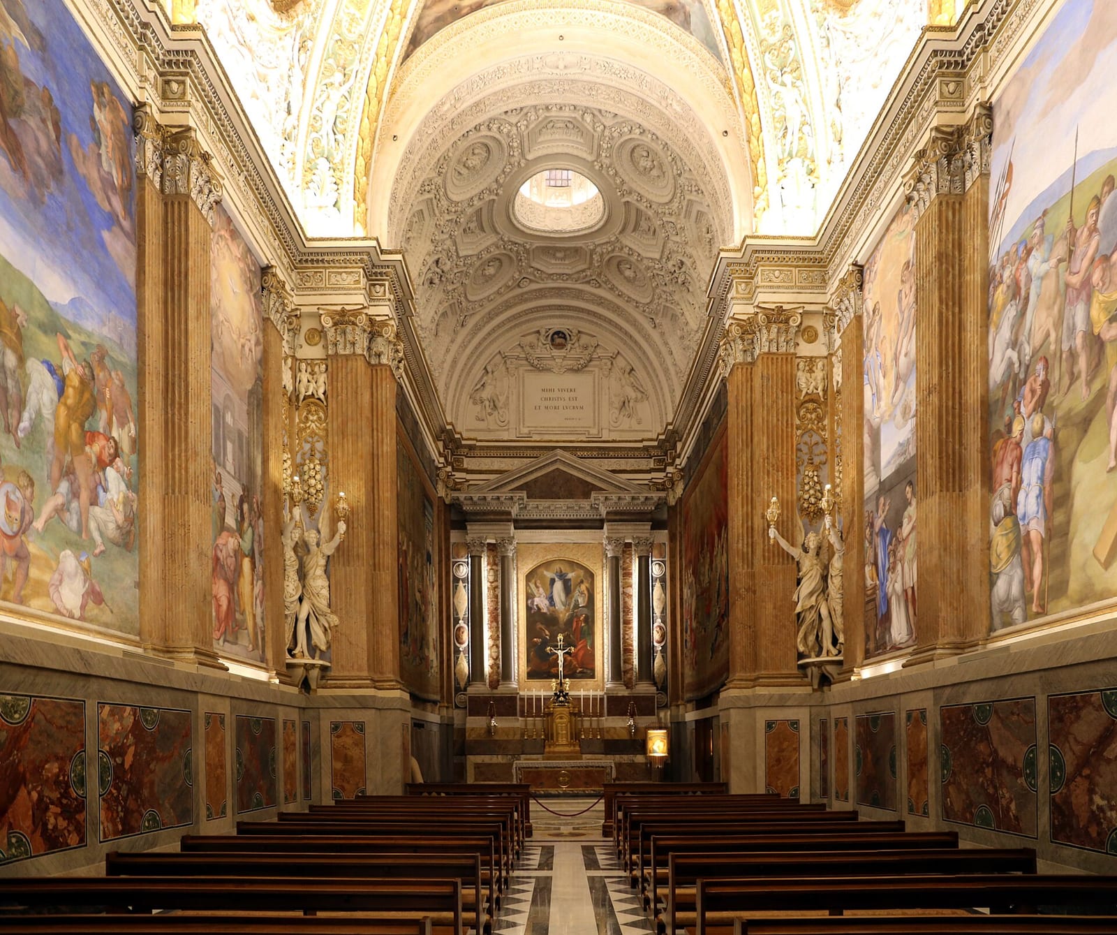 Intérieur de La Chapelle Pauline