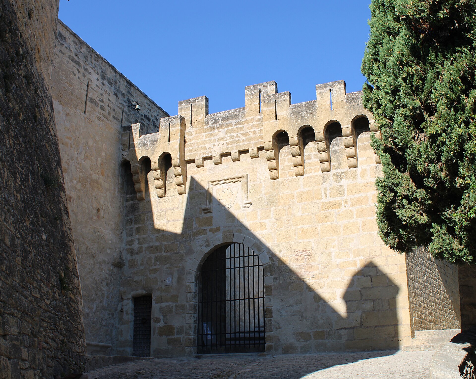 Château d'Ansouis (Ansouis) Château d'Ansouis — château à Ansouis, Vaucluse, vue de nuit, classé mh