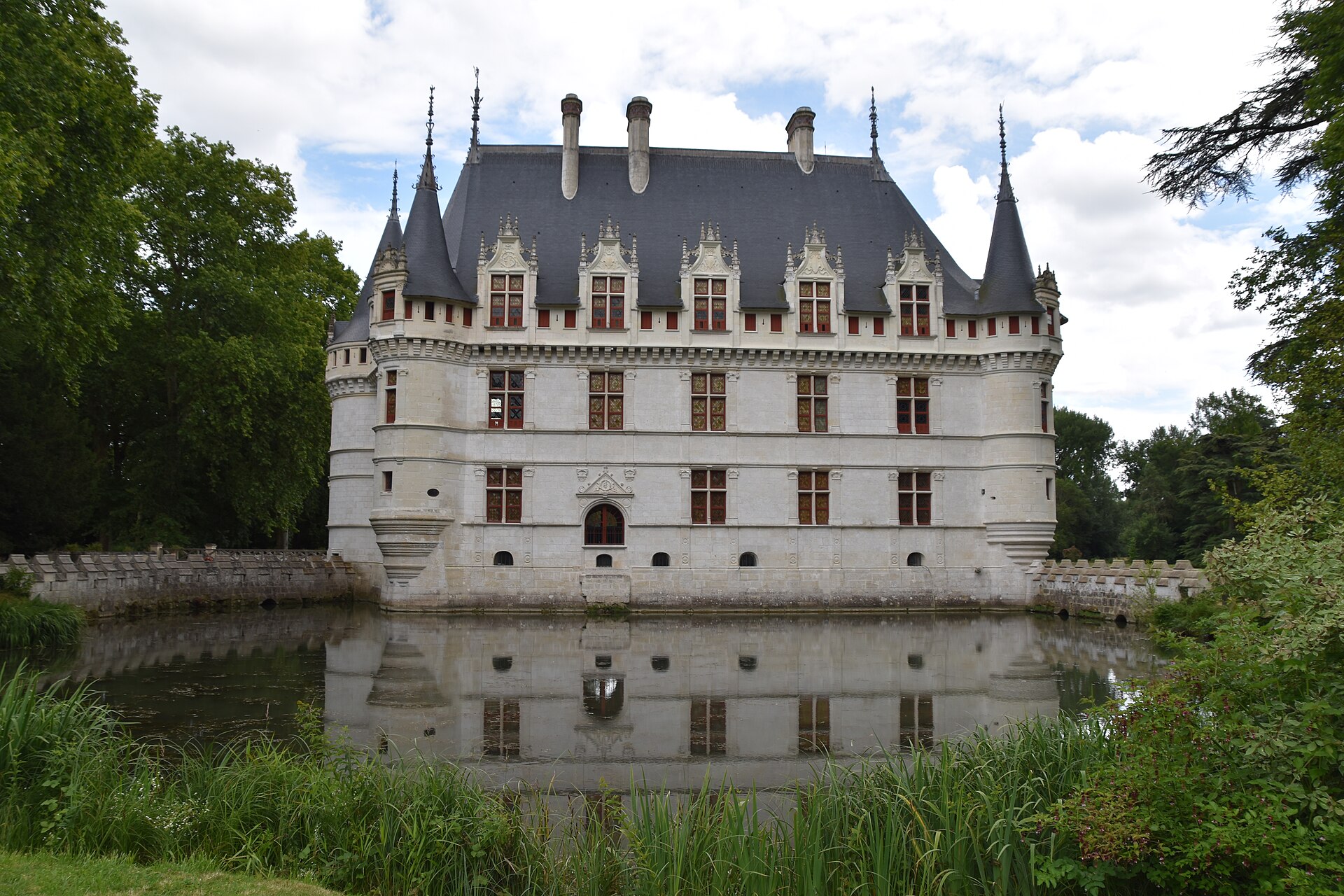 Château d'Azay-le-Rideau (Azay-le-Rideau) Château d'Azay-le-Rideau — château à Azay-le-Rideau, Indre-et-Loire, intérieur, classé mh