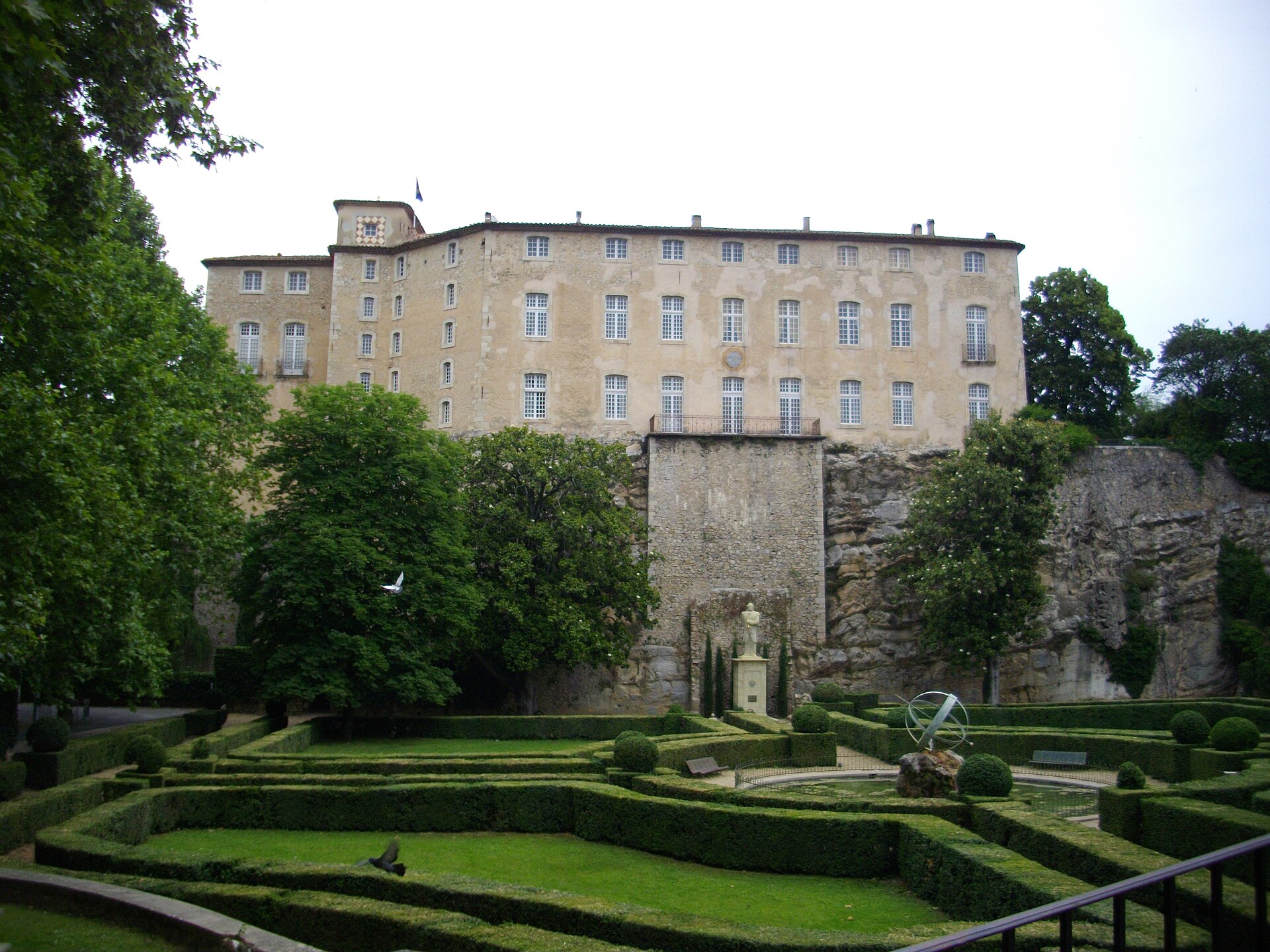 Château d'Entrecasteaux (Entrecasteaux) Château d'Entrecasteaux — château à Entrecasteaux, Var, façade, classé mh