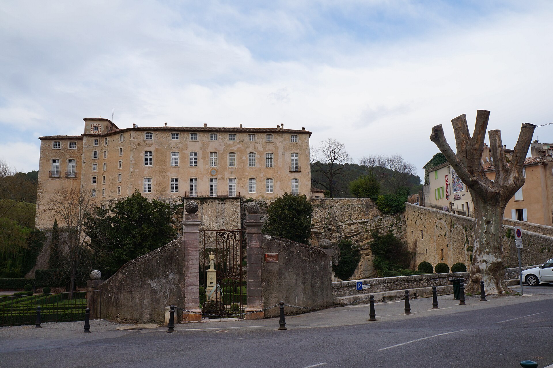 Château d'Entrecasteaux (Entrecasteaux) Château d'Entrecasteaux — château à Entrecasteaux, Var, intérieur, classé mh