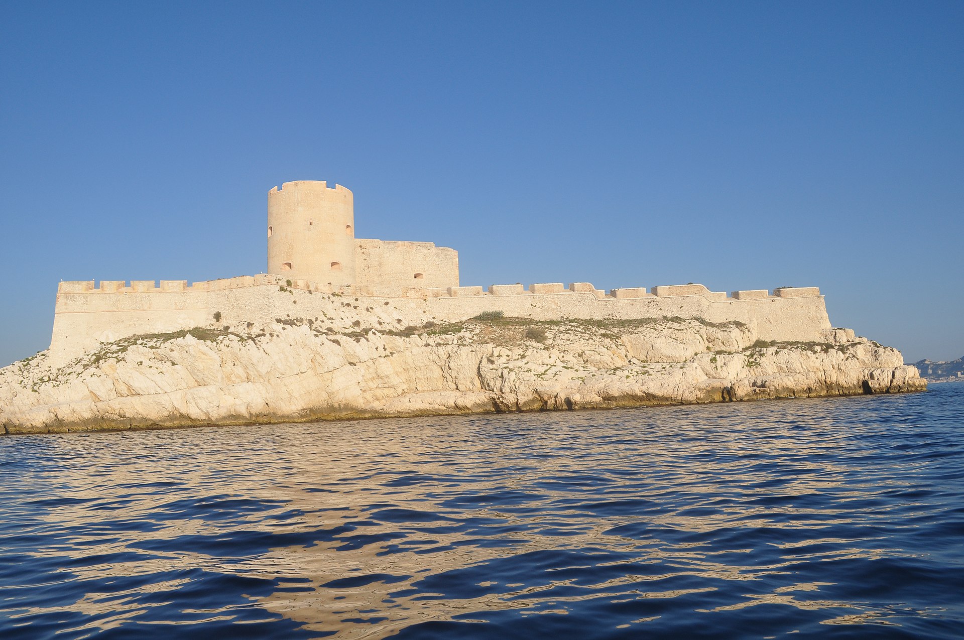 Château d'If — château à Marseille, Bouches-du-Rhône, vue de nuit, classé mh