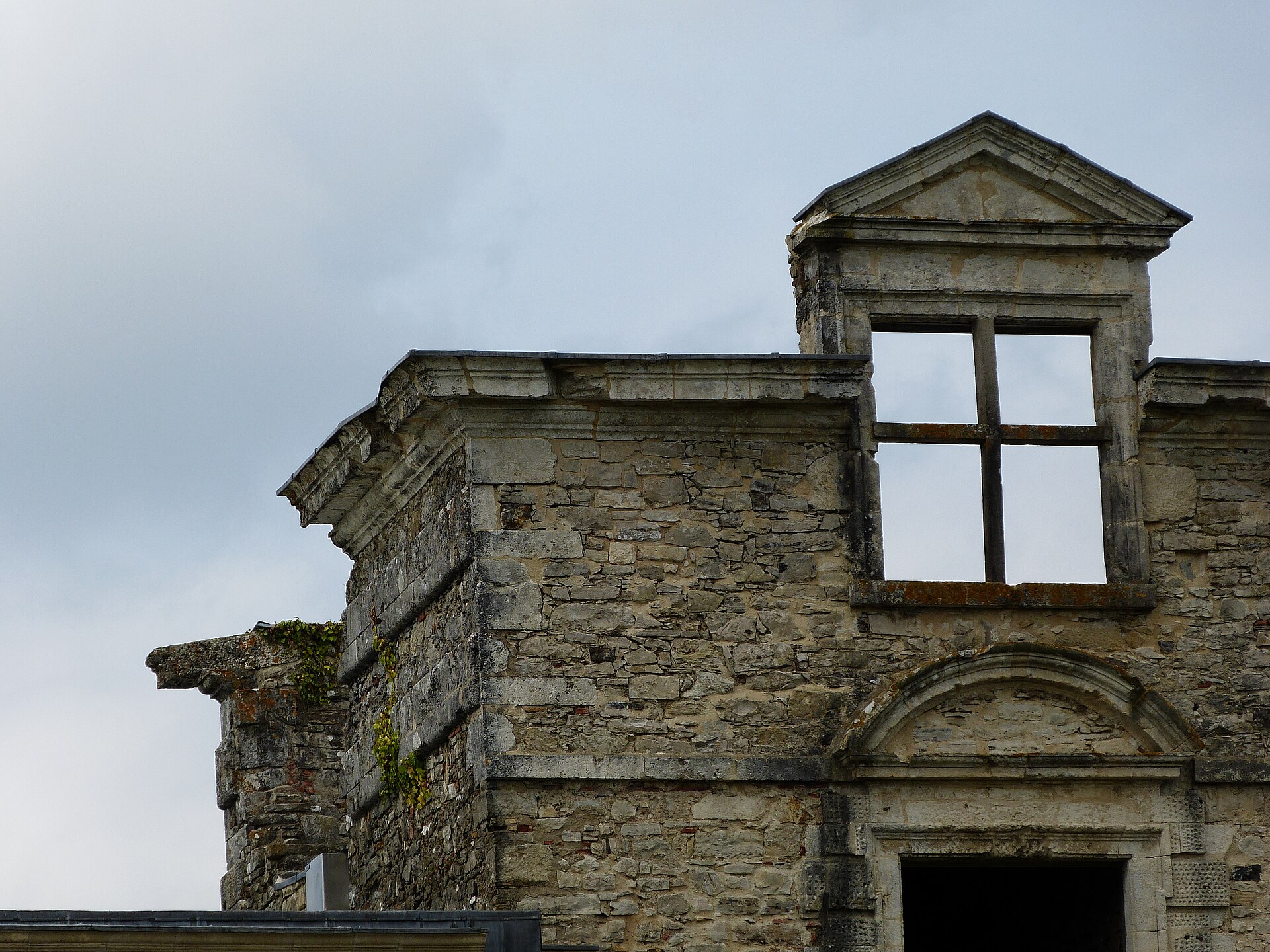 Château de Bidache (Bidache) Château de Bidache — château à Bidache, Pyrénées-Atlantiques, intérieur, classé mh