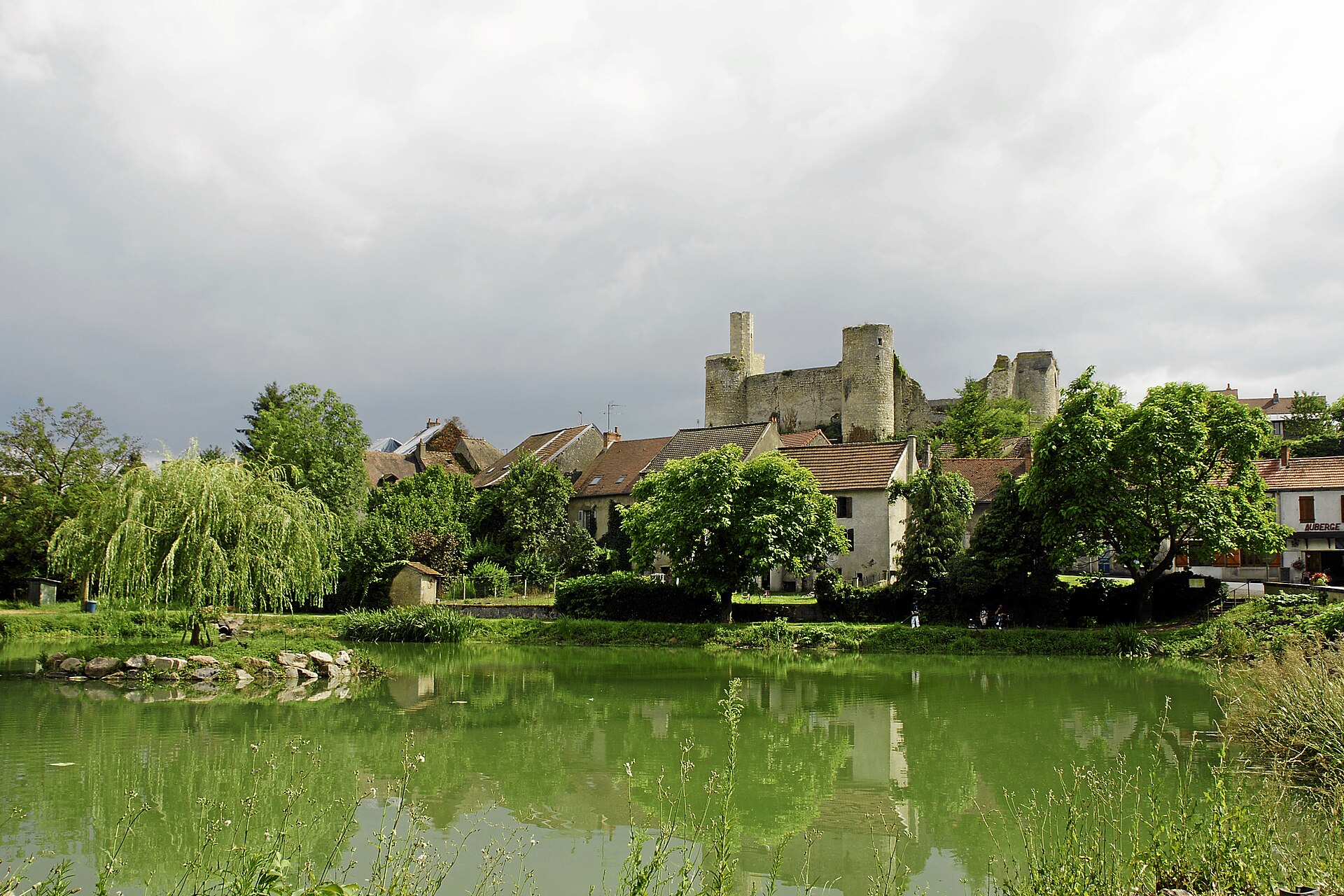 Château de Billy (Billy) Château de Billy — château à Billy, Allier, vue de nuit, classé mh
