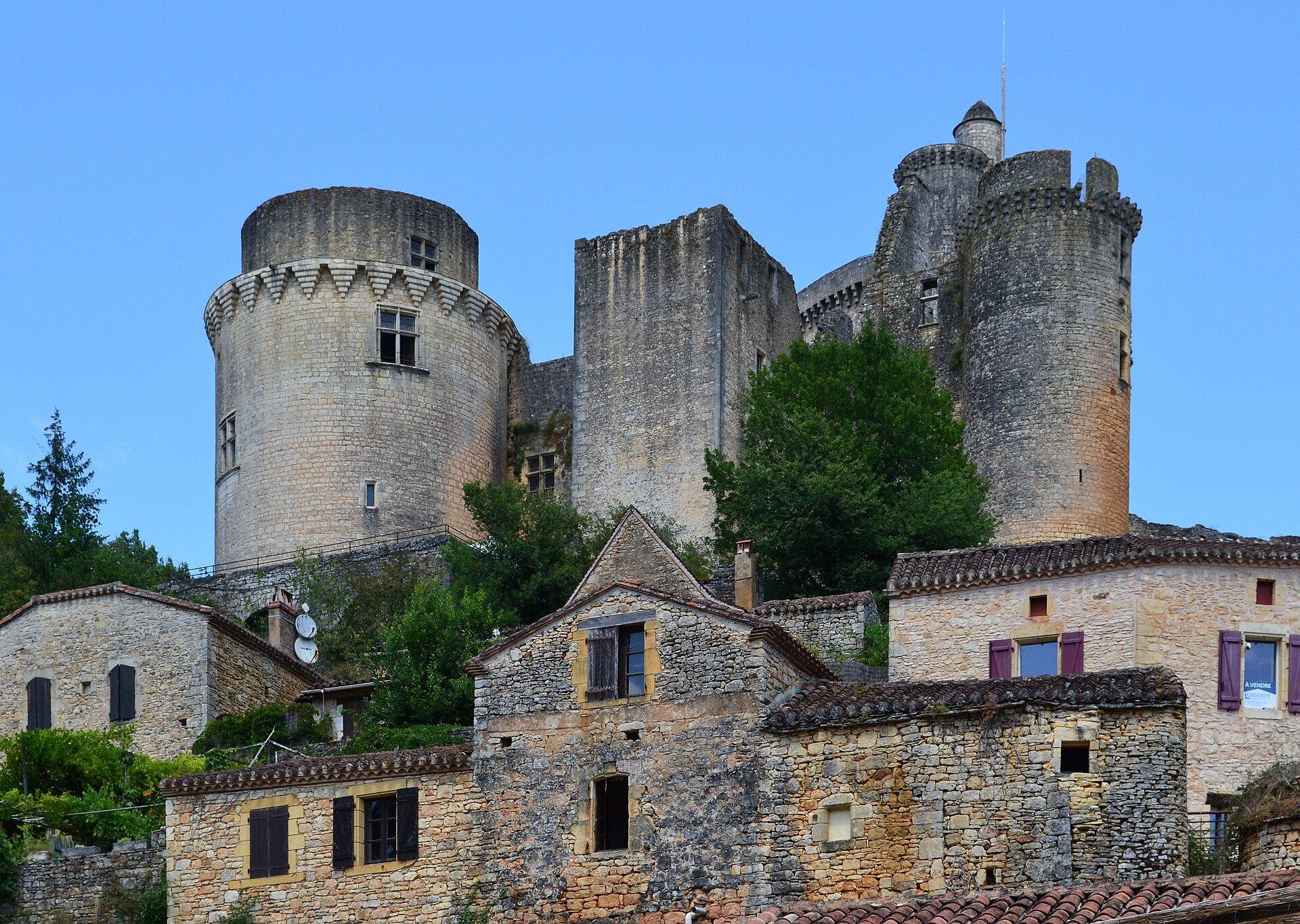 Château de Bonaguil (Saint-Front-sur-Lémance) Château de Bonaguil — château à Saint-Front-sur-Lémance, Lot-et-Garonne, intérieur, classé mh