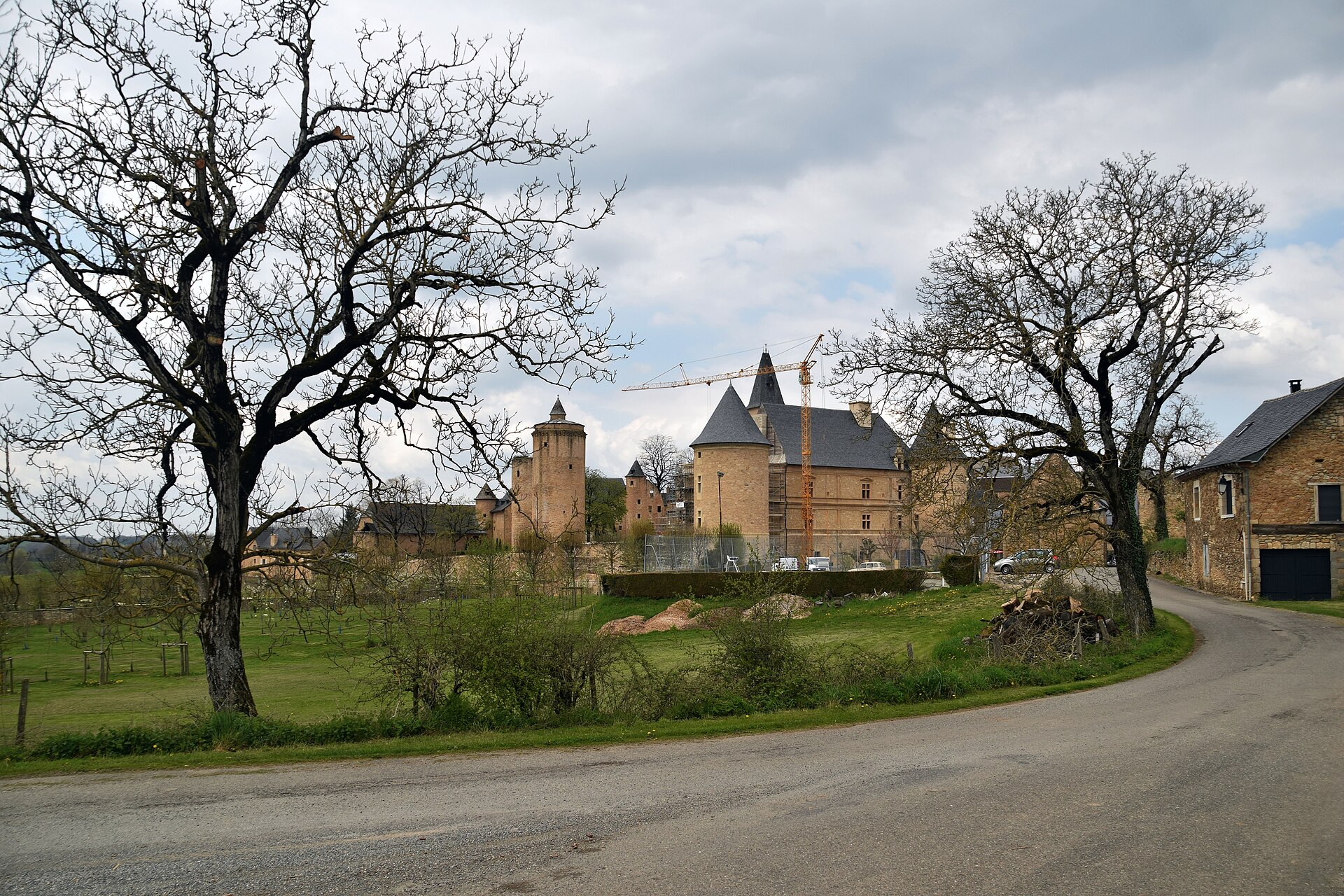 Château de Bournazel (Bournazel) Château de Bournazel — château à Bournazel, Aveyron, vue de nuit, classé mh
