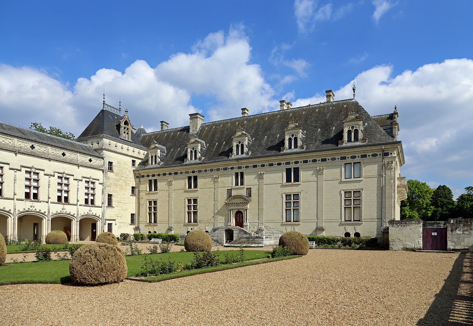 Château de Brézé (Brézé) Château de Brézé — château à Brézé, Maine-et-Loire, façade, classé mh