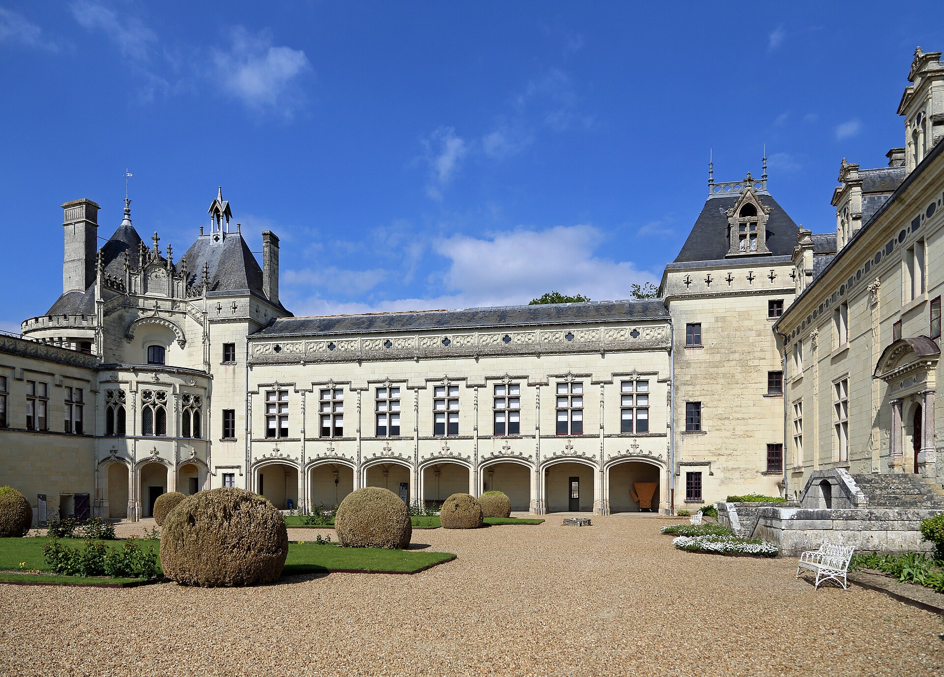 Château de Brézé (Brézé) Château de Brézé — château à Brézé, Maine-et-Loire, vue de nuit, classé mh