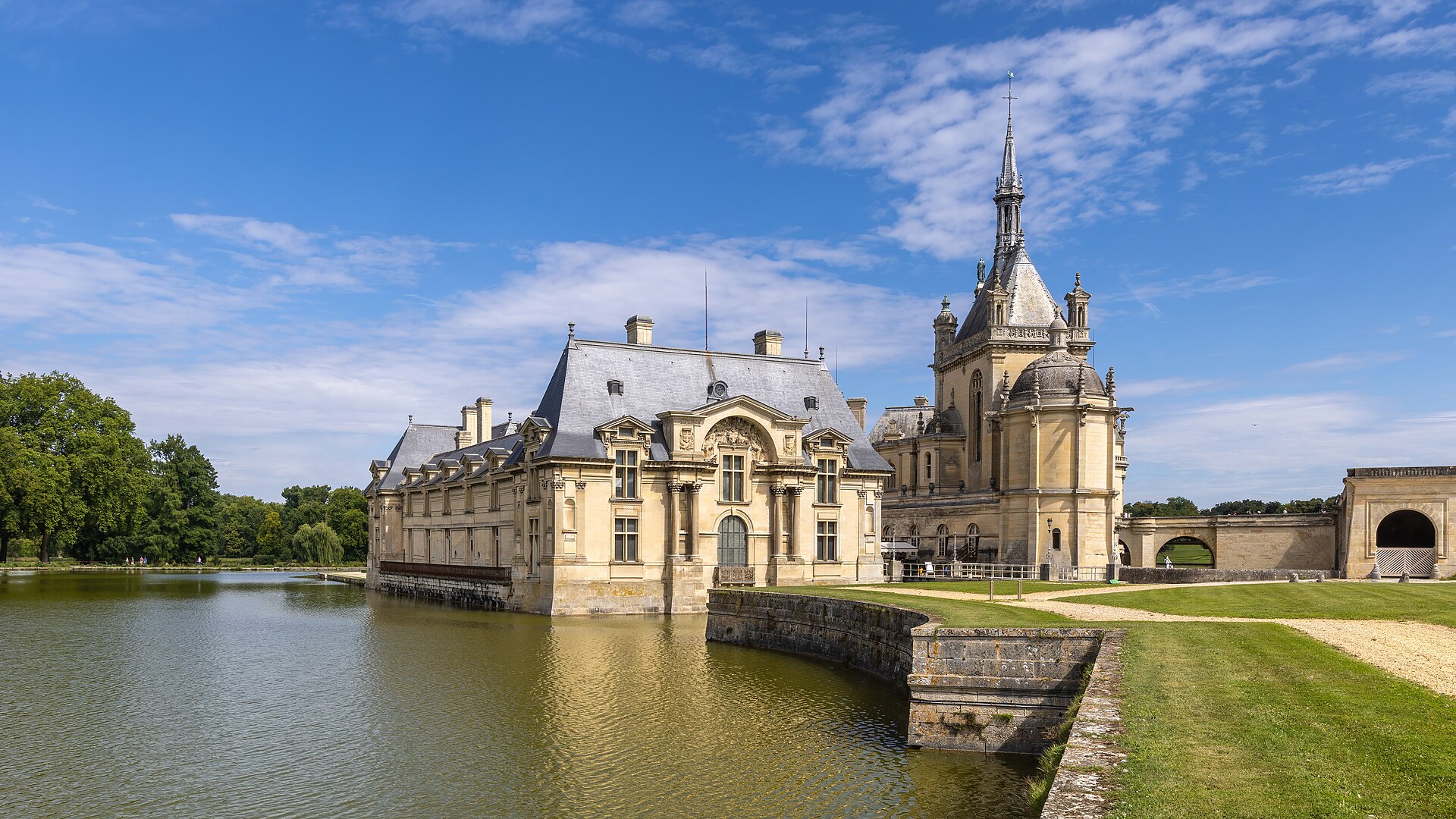Château de Chantilly — château à Chantilly, Oise, vue de nuit, classé mh