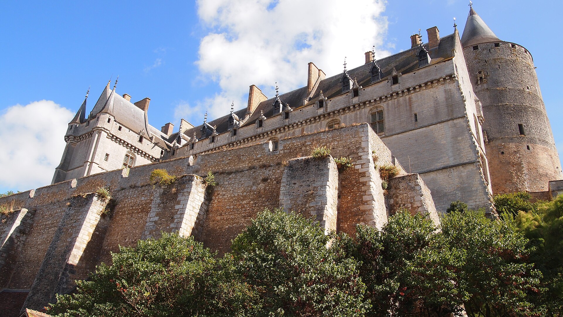Château de Châteaudun (Châteaudun) Château de Châteaudun — château à Châteaudun, Eure-et-Loir, vue de nuit, classé mh