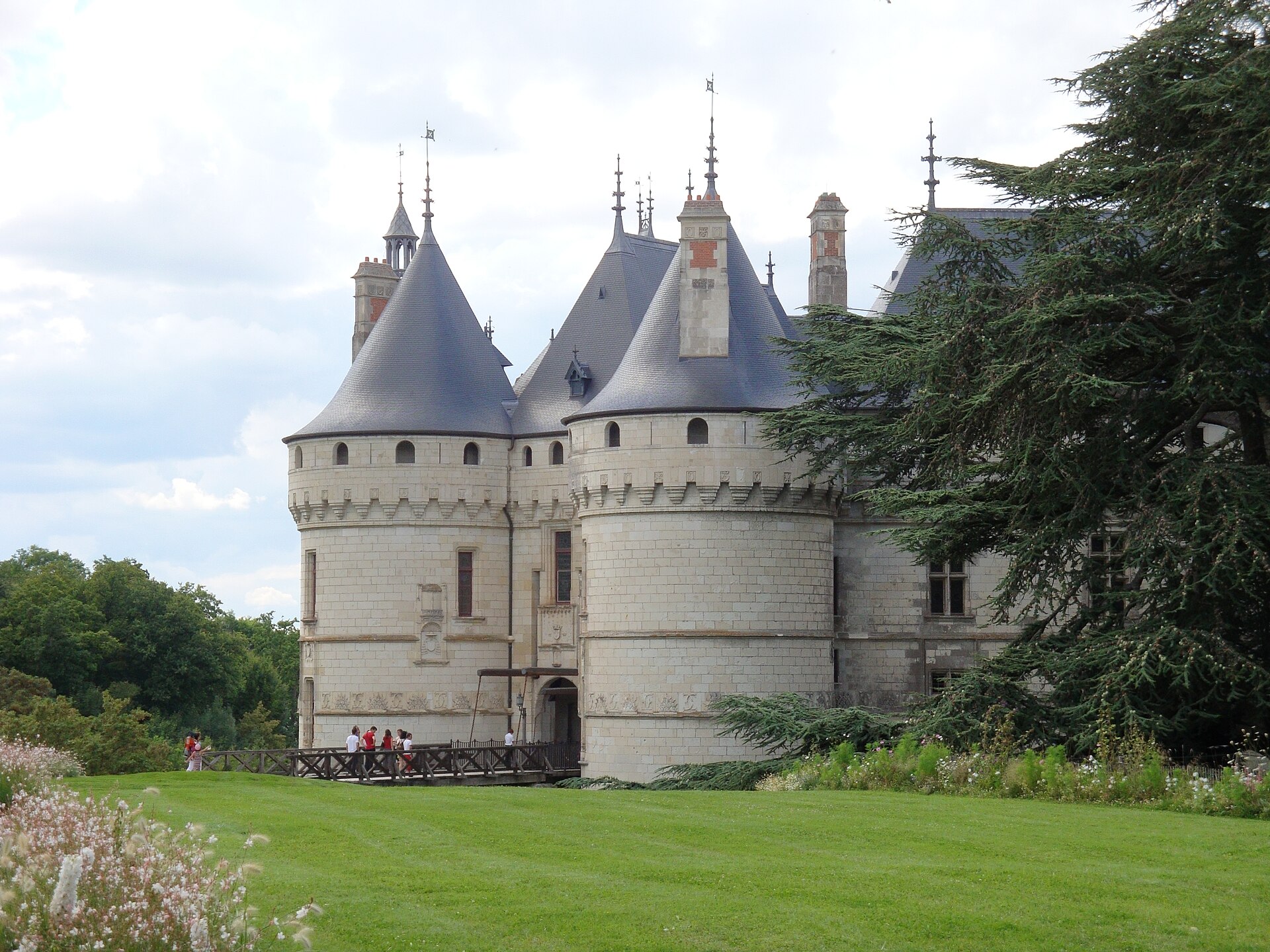 Château de Chaumont-sur-Loire (Chaumont-sur-Loire) Château de Chaumont-sur-Loire — château à Chaumont-sur-Loire, Loir-et-Cher, intérieur, classé mh