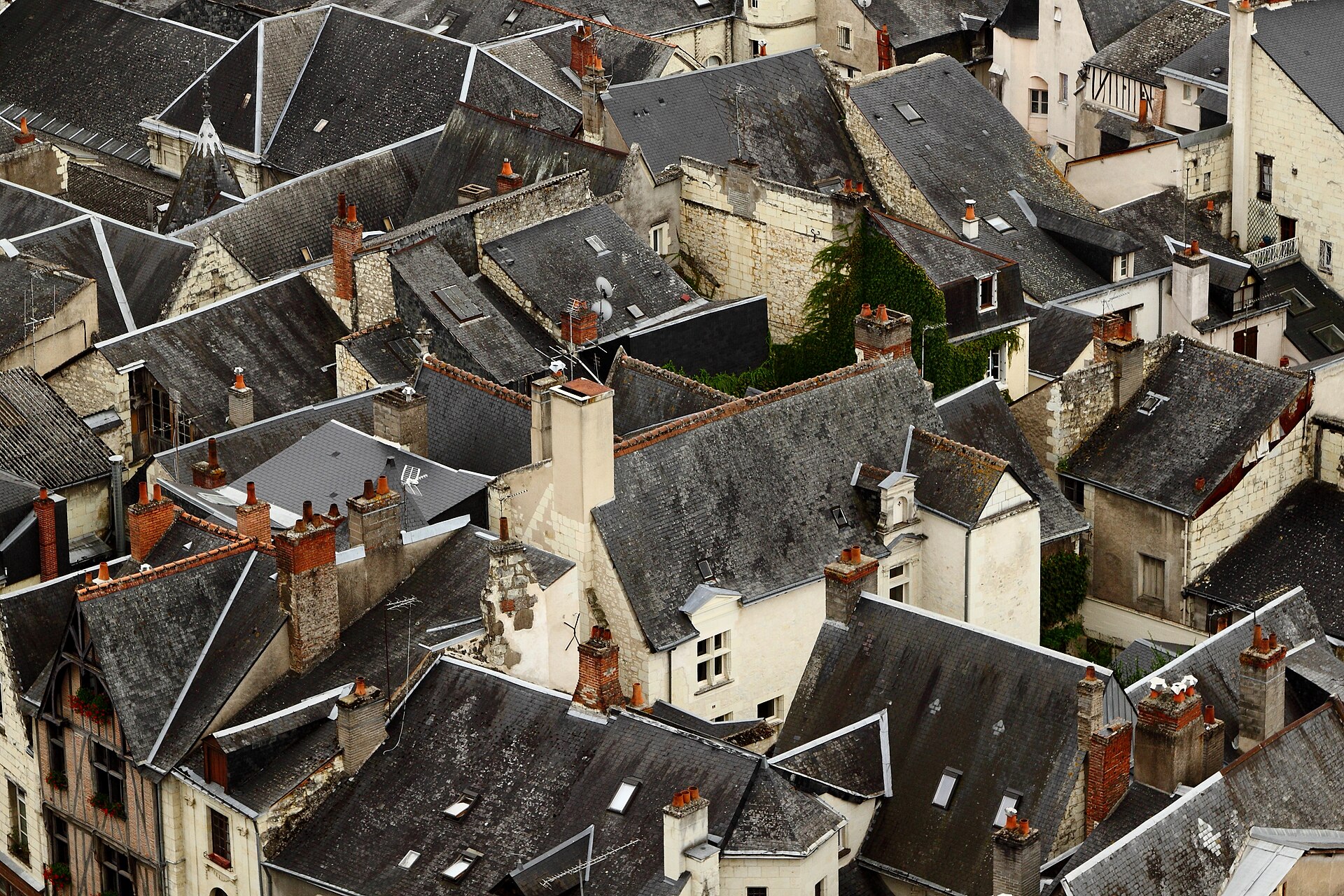 Château de Chinon – logis royal (Chinon) Château de Chinon – logis royal — château à Chinon, Indre-et-Loire, classé mh