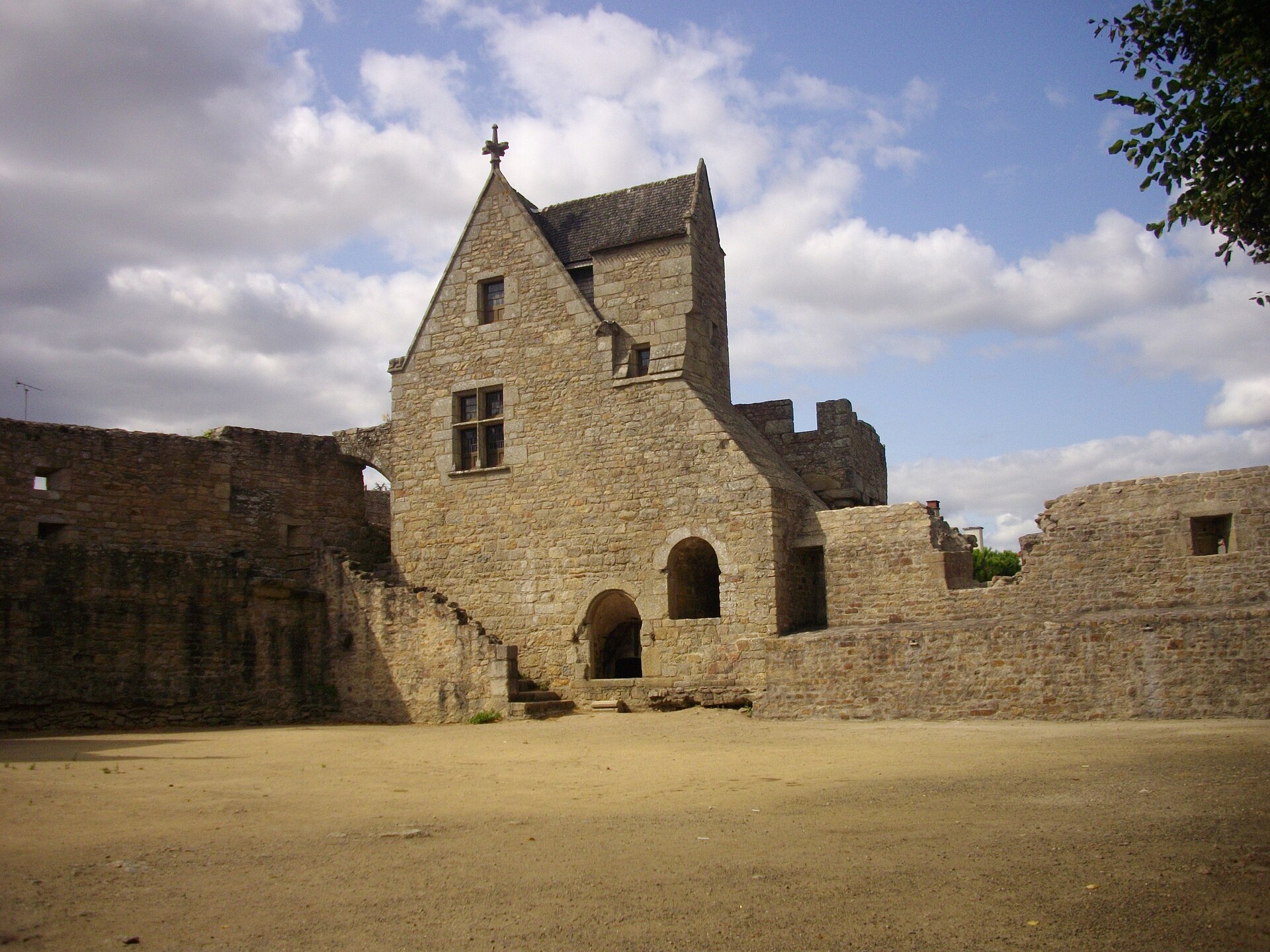 Château de Clisson (Clisson) Château de Clisson — château à Clisson, Loire-Atlantique, vue de nuit, classé mh