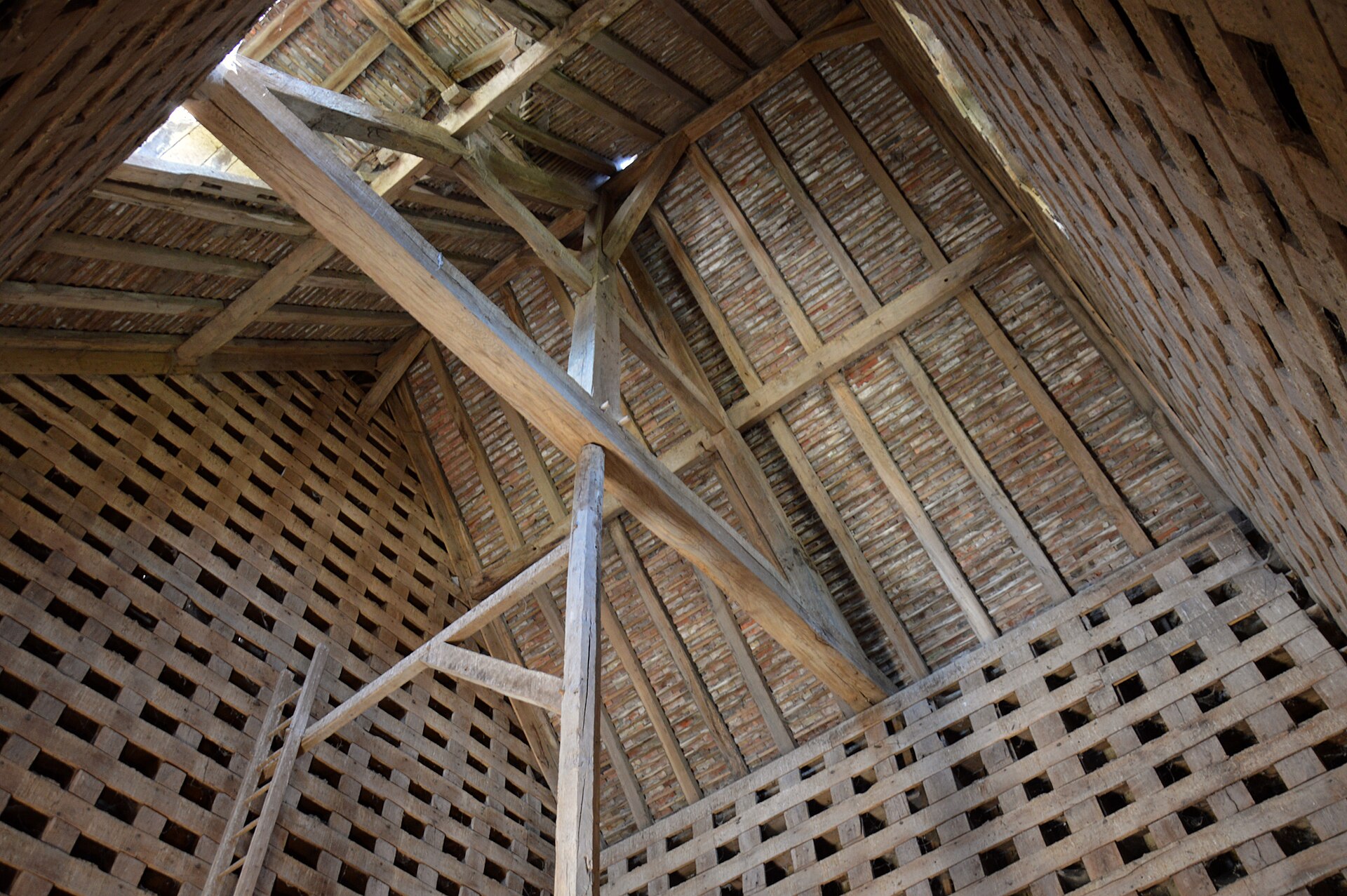 Château de Crèvecœur-en-Auge (Crèvecœur-en-Auge) Château de Crèvecœur-en-Auge — château à Crèvecœur-en-Auge, Calvados, classé mh
