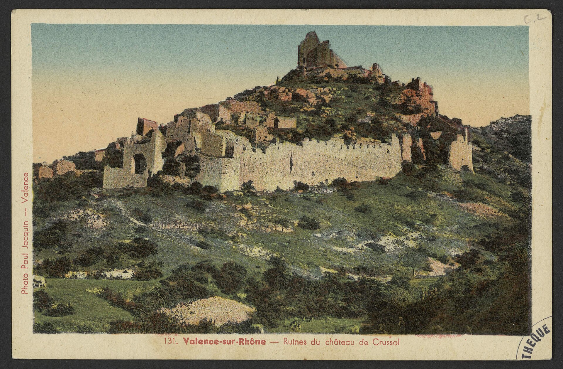 Château de Crussol – ruines (Saint-Péray) Château de Crussol – ruines — château à Saint-Péray, Ardèche, vue de nuit, classé mh