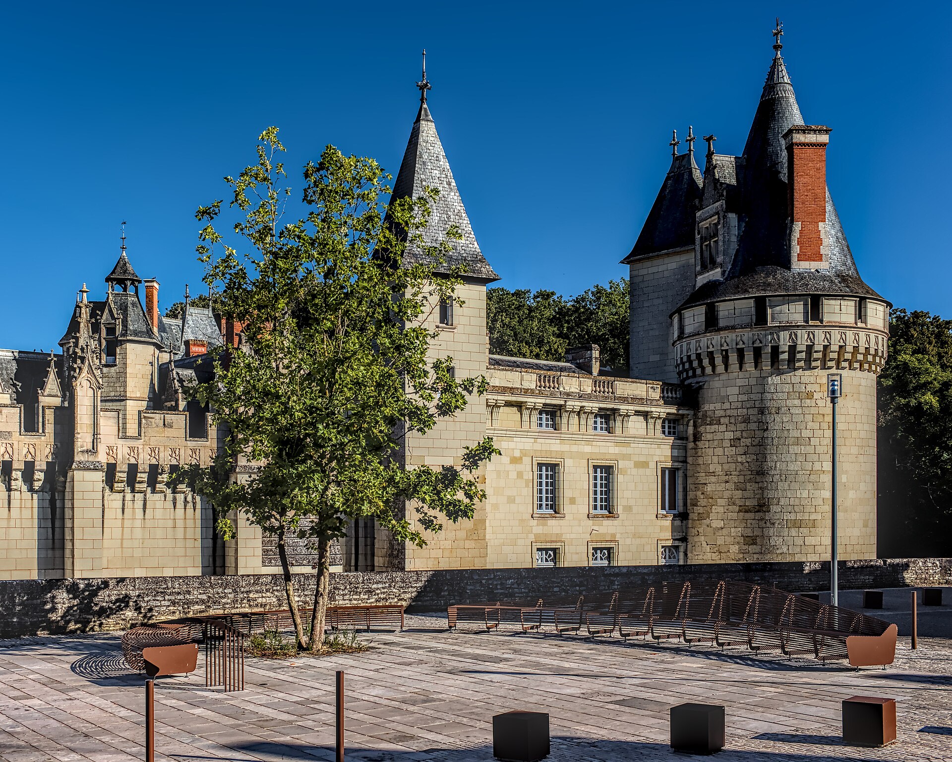 Château de Dissay (Dissay) Château de Dissay — château à Dissay, Vienne, vue de nuit, classé mh