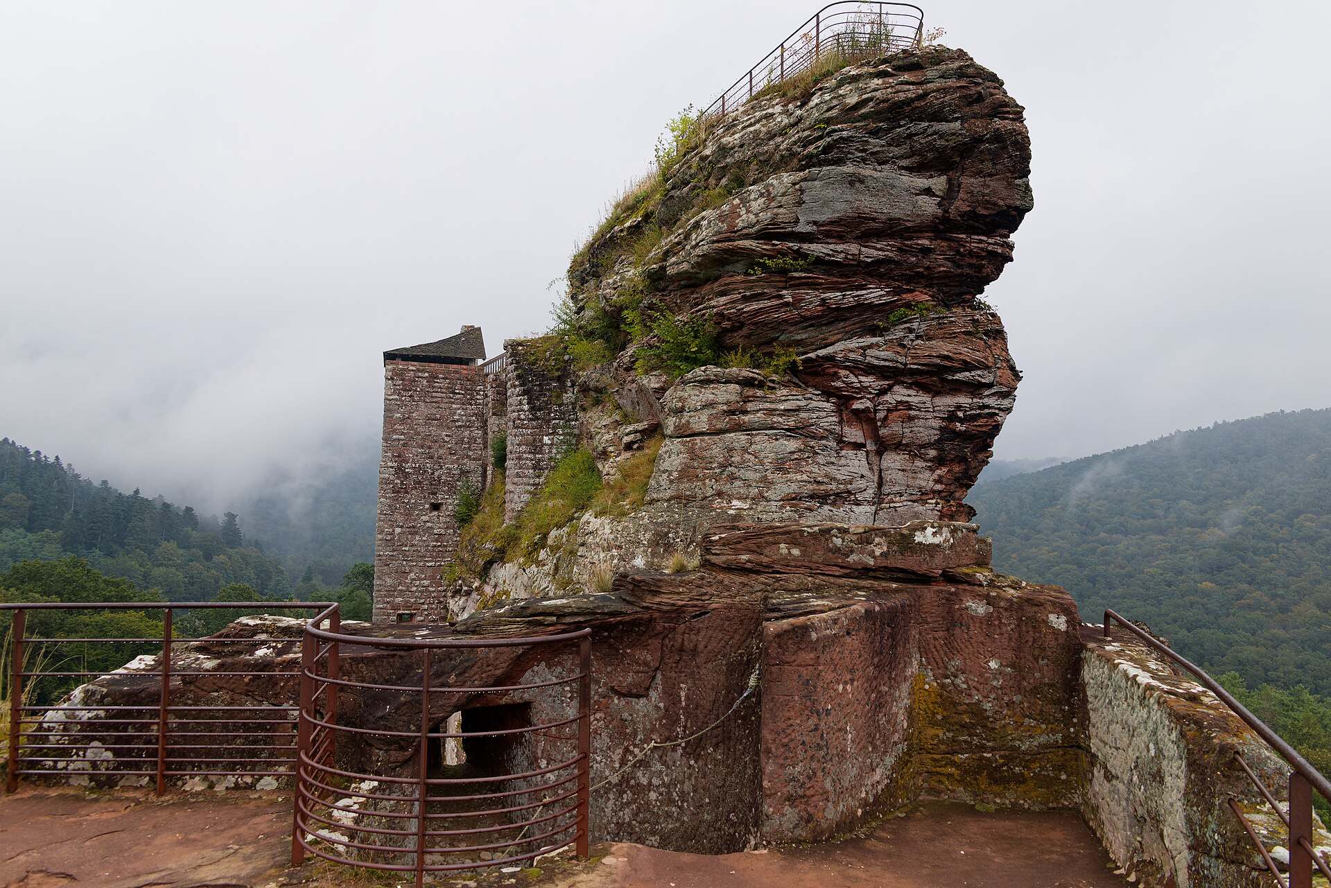 Château de Fleckenstein (Lembach) Château de Fleckenstein — château à Lembach, Bas-Rhin, façade, classé mh