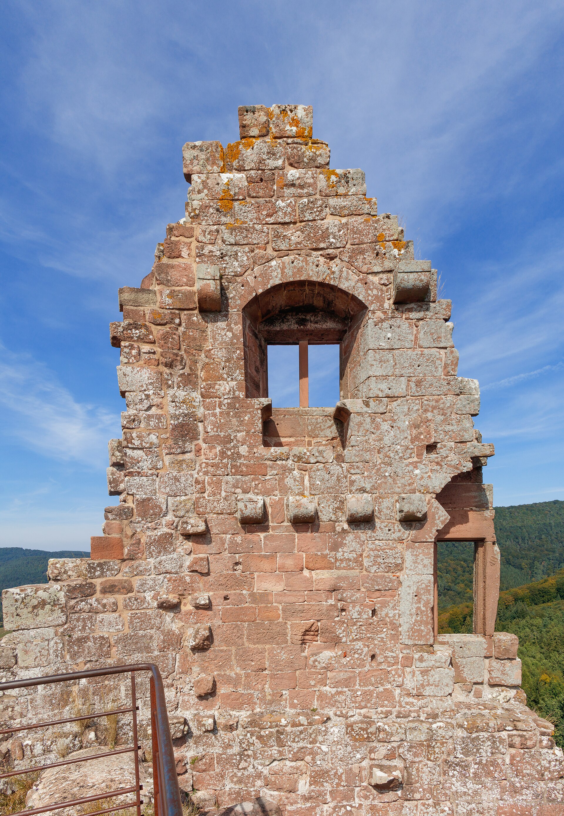 Château de Fleckenstein (Lembach) Château de Fleckenstein — château à Lembach, Bas-Rhin, intérieur, classé mh