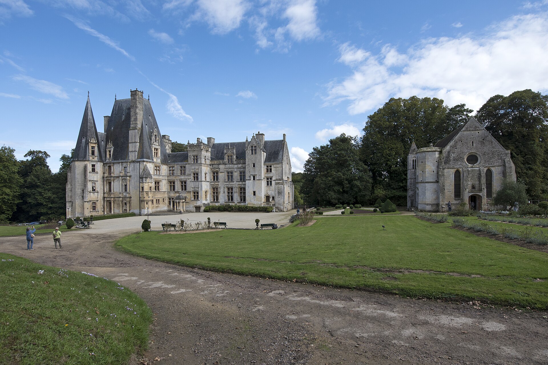 Château de Fontaine-Henry (Fontaine-Henry) Château de Fontaine-Henry — château à Fontaine-Henry, Calvados, vue de nuit, classé mh