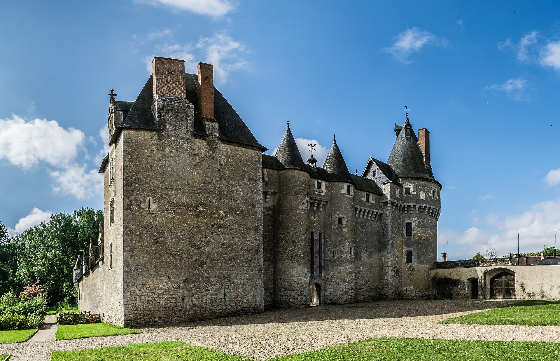 Château de Fougères-sur-Bièvre — château à Fougères-sur-Bièvre, Loir-et-Cher, vue de nuit, classé mh