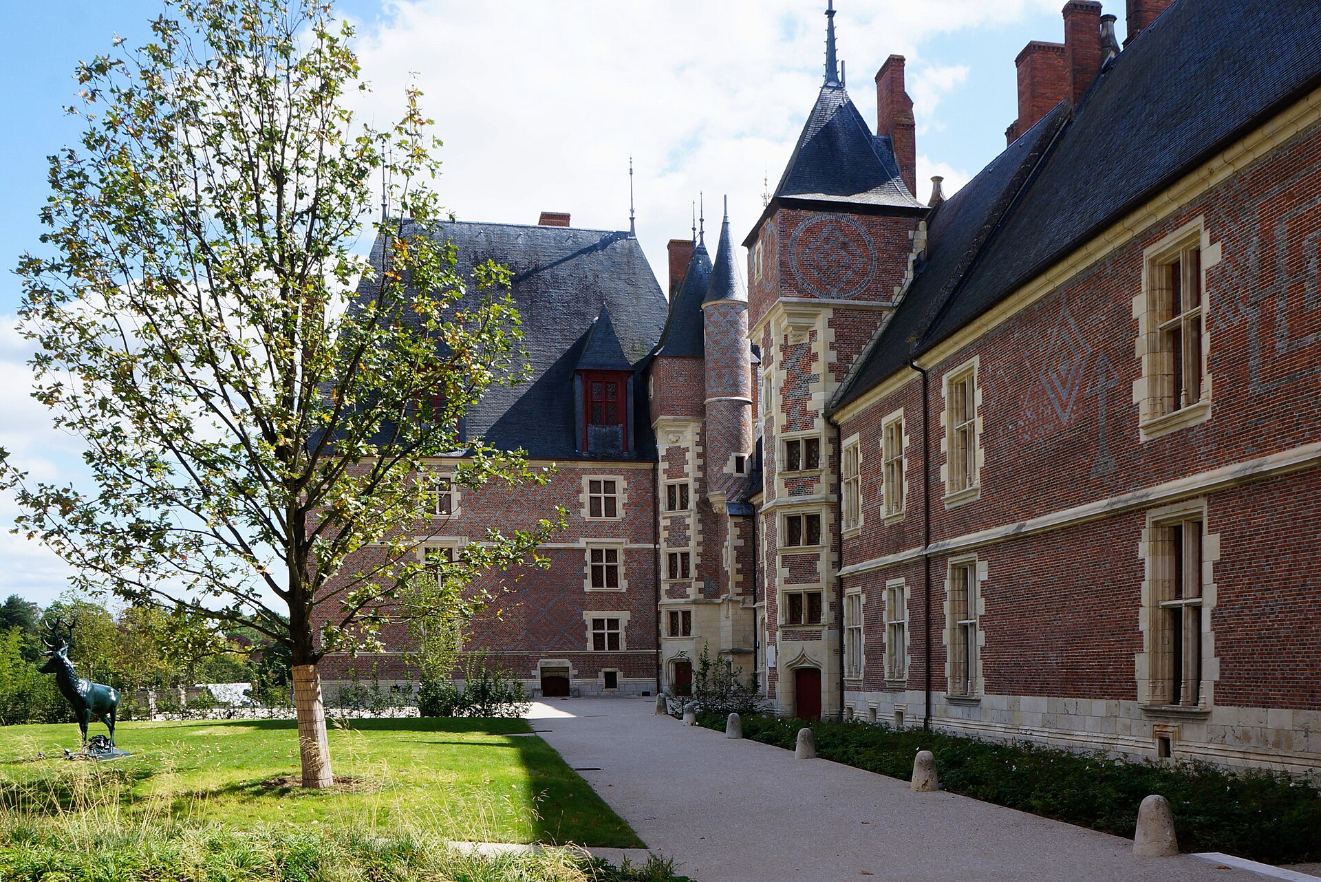 Château de Gien (Gien) Château de Gien — château à Gien, Loiret, façade, classé mh